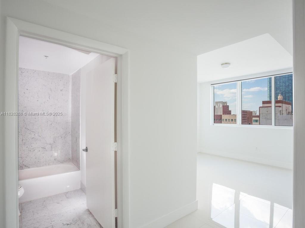 244 Biscayne Blvd #1102, Miami FL 33132