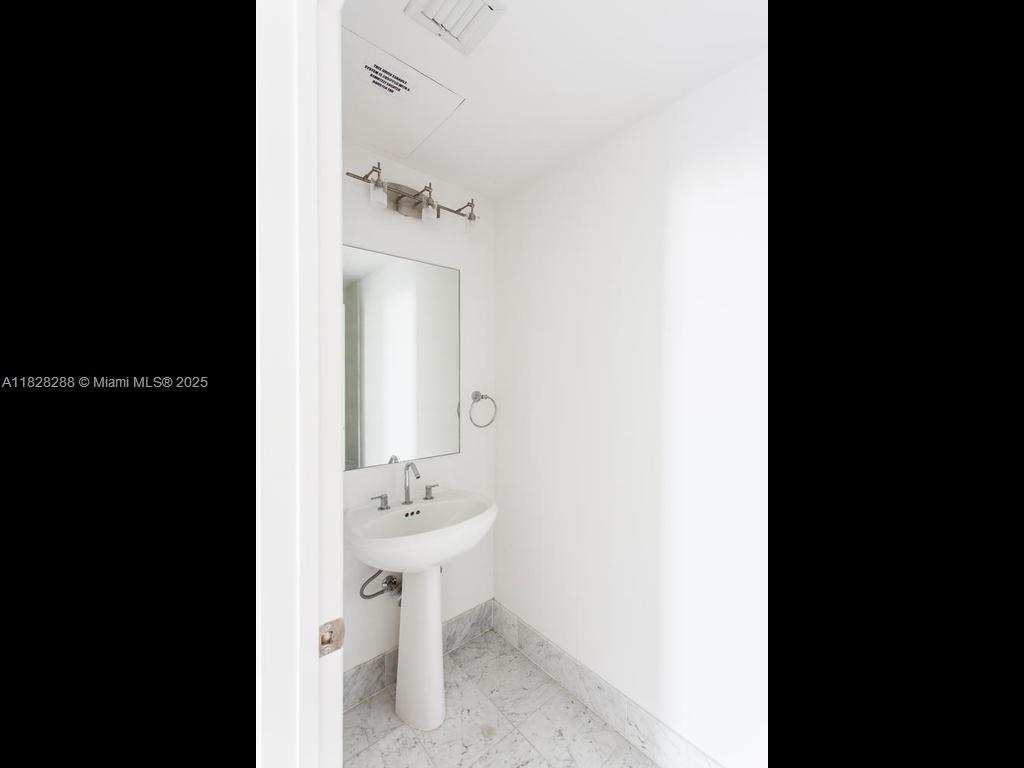 244 Biscayne Blvd #1102, Miami FL 33132