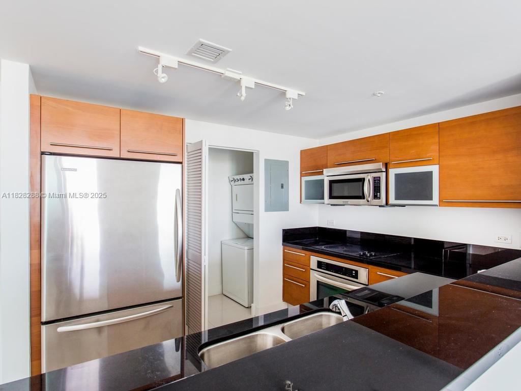 244 Biscayne Blvd #1102, Miami FL 33132