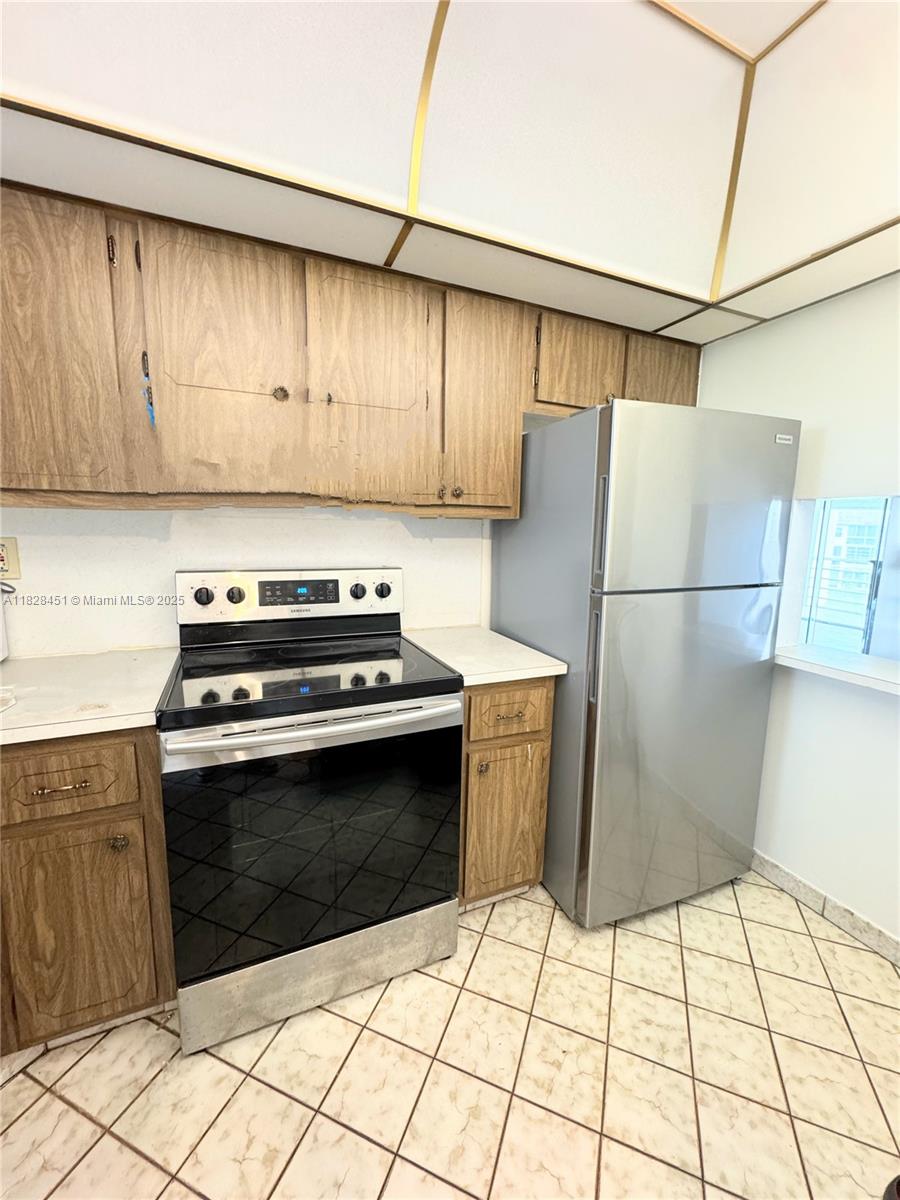 Sunrise Lakes 43 Condo