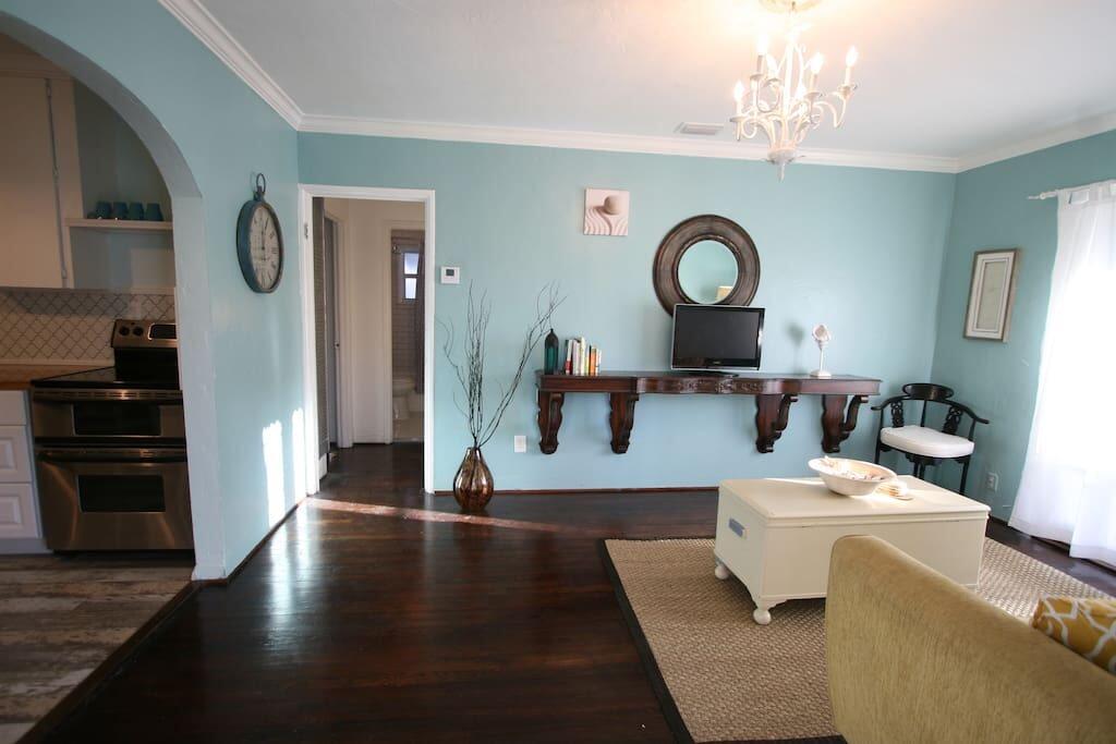 Photo 16 of home located at 100 NE 5th Street, Fort Lauderdale FL