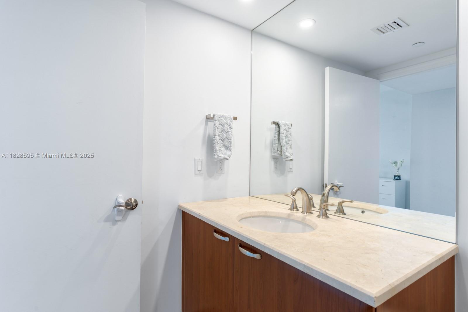 3301 NE 183rd St #1803, Aventura FL 33160