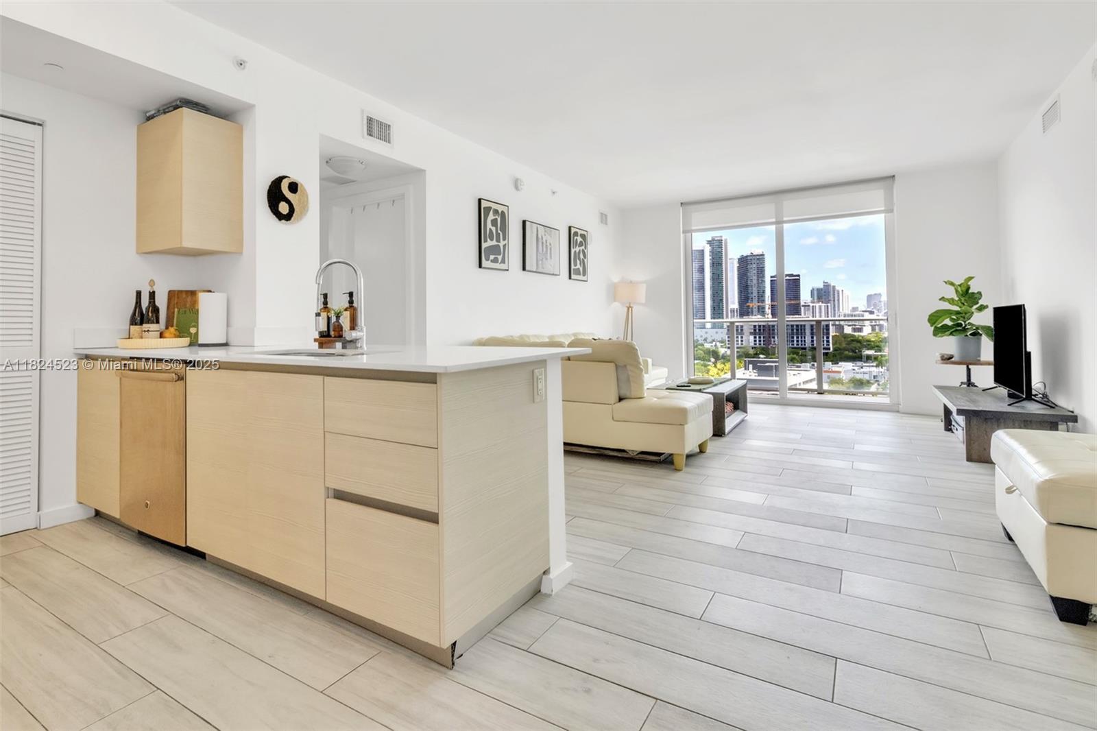 Condo for Sale in Miami, FL