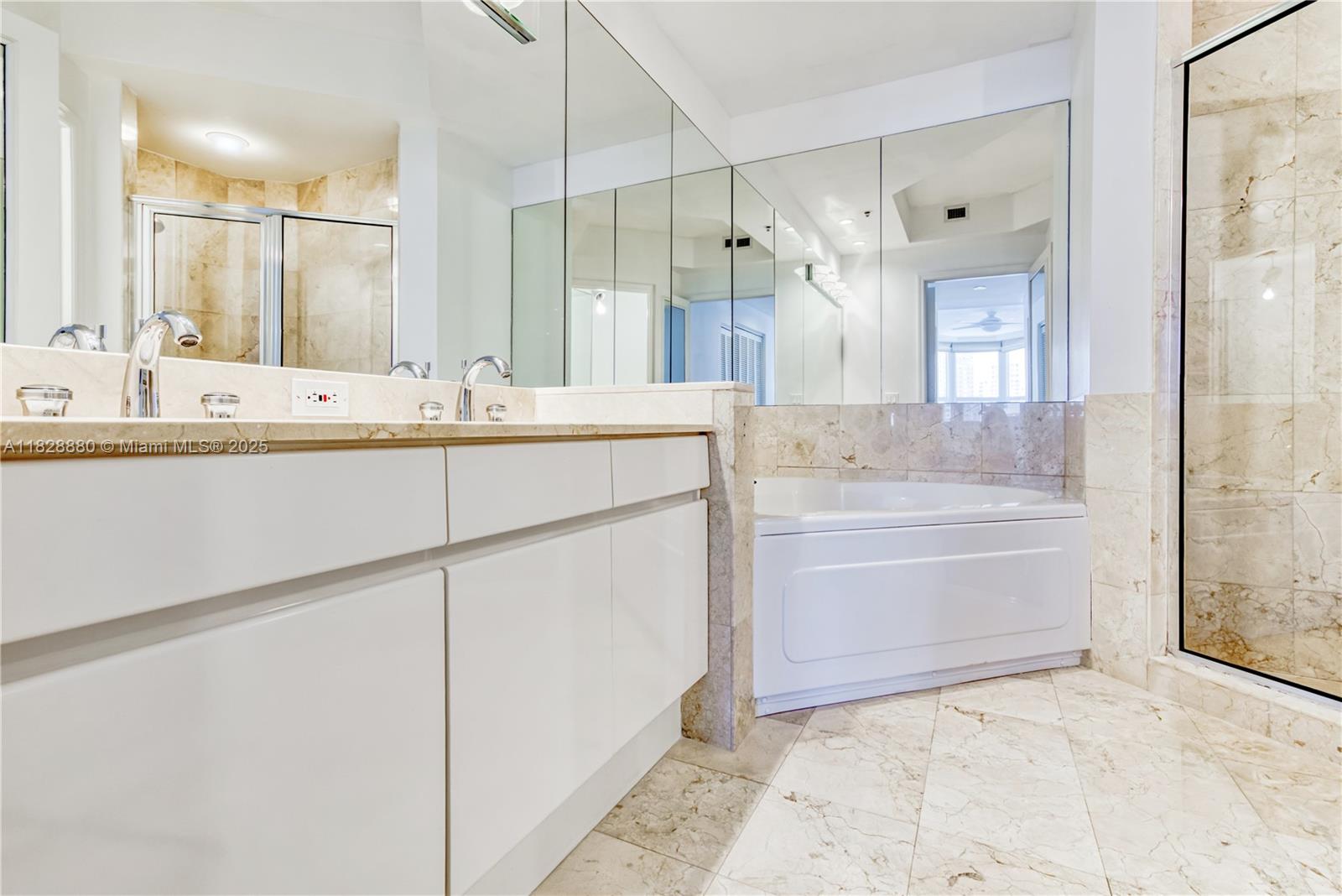808 Brickell Key Dr #3005, Miami FL 33131