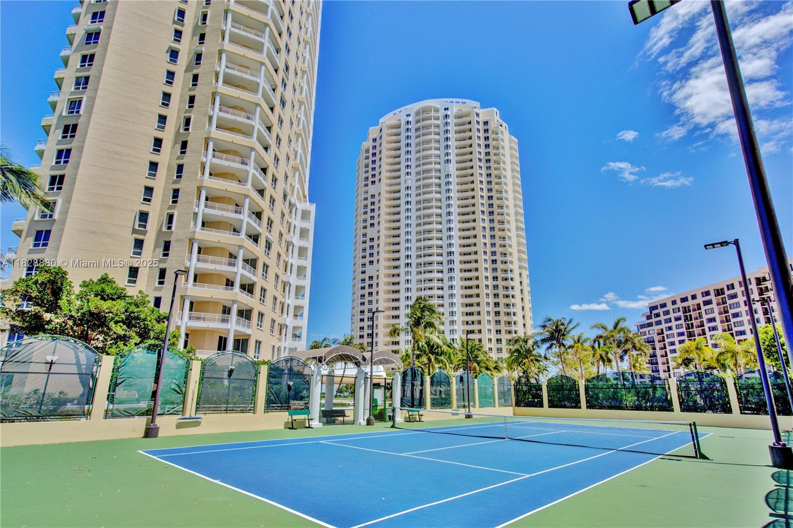 808 Brickell Key Dr #3005, Miami FL 33131