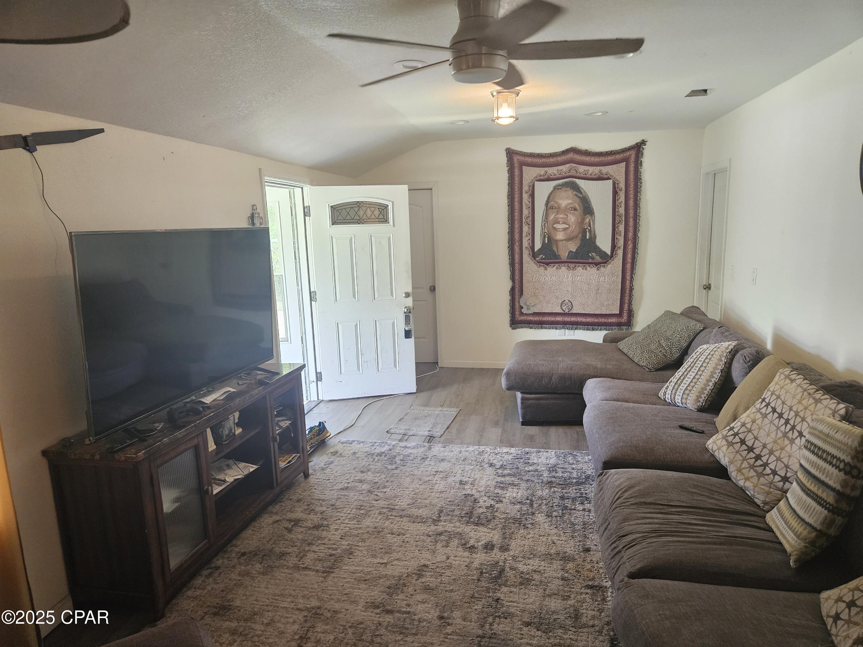 Image 4 For 5205 11 Street