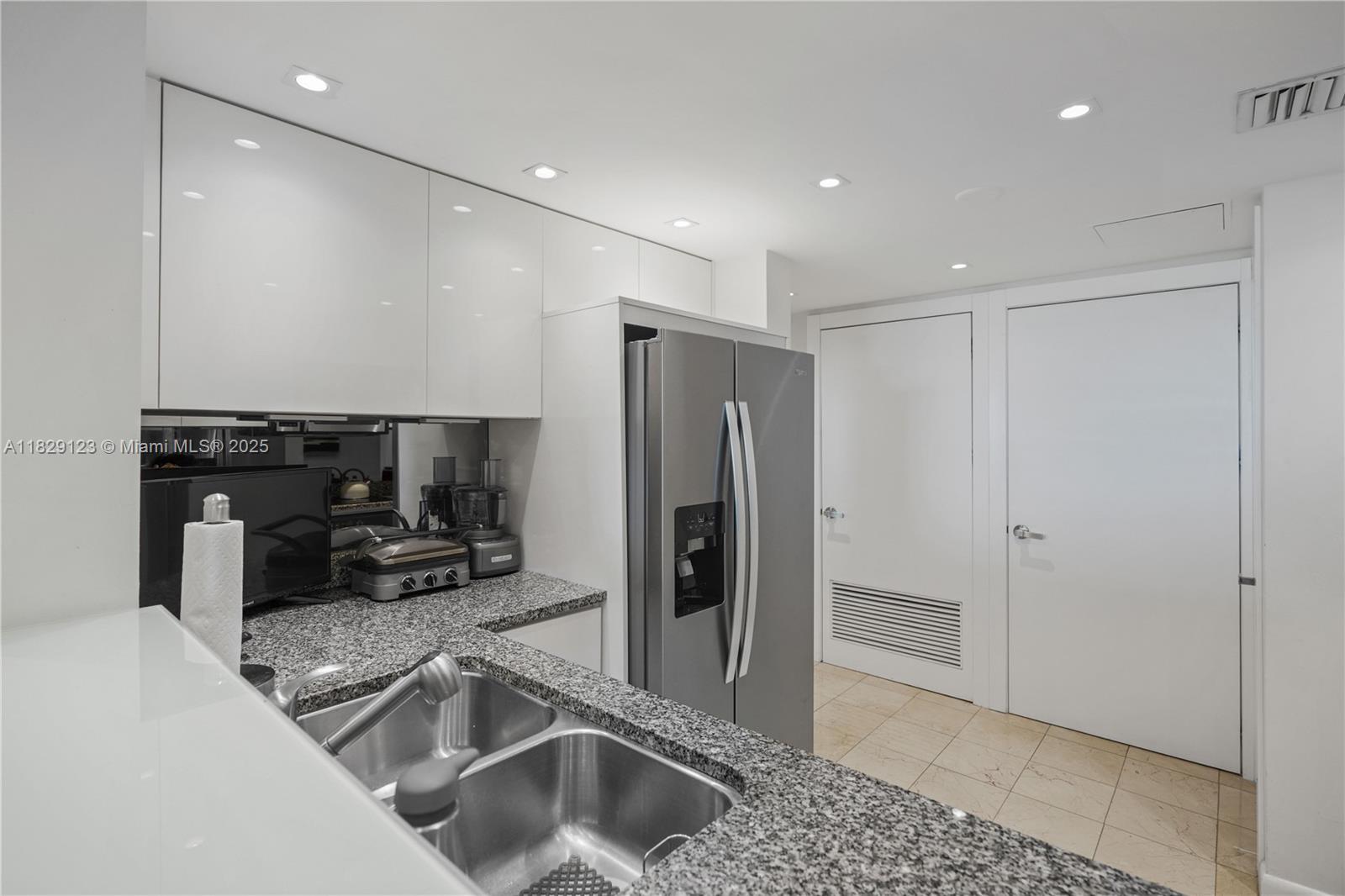 2101 Brickell Ave #2001, Miami FL 33129
