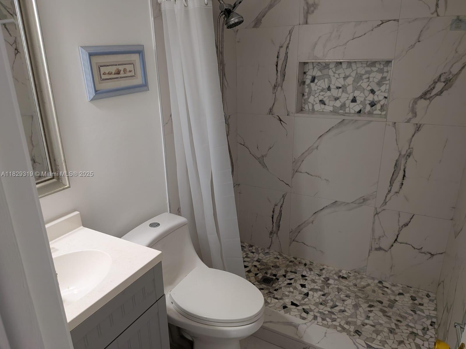 I Delwood West Condo