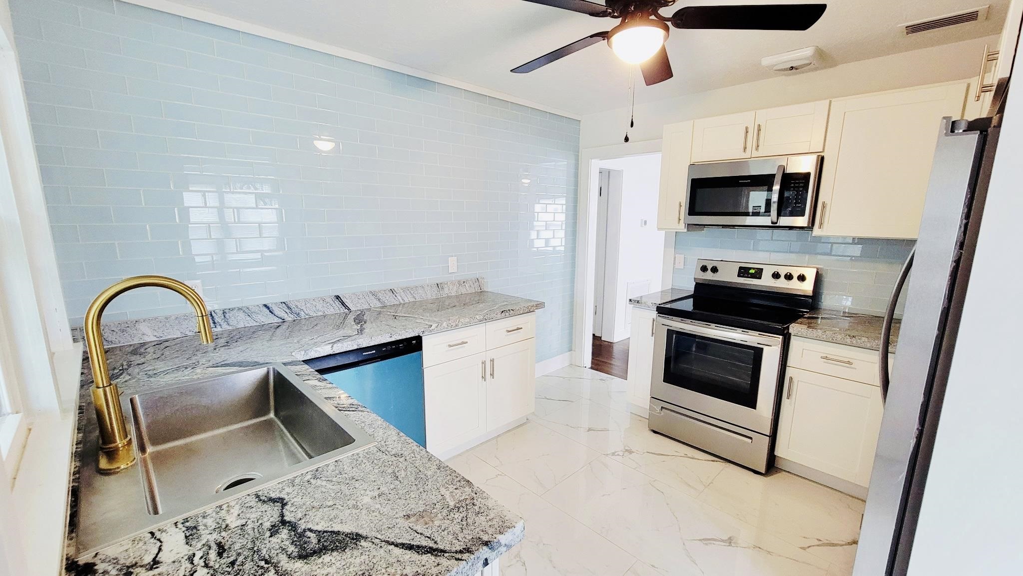 215 E Veterans Drive, Perry, Florida image 2