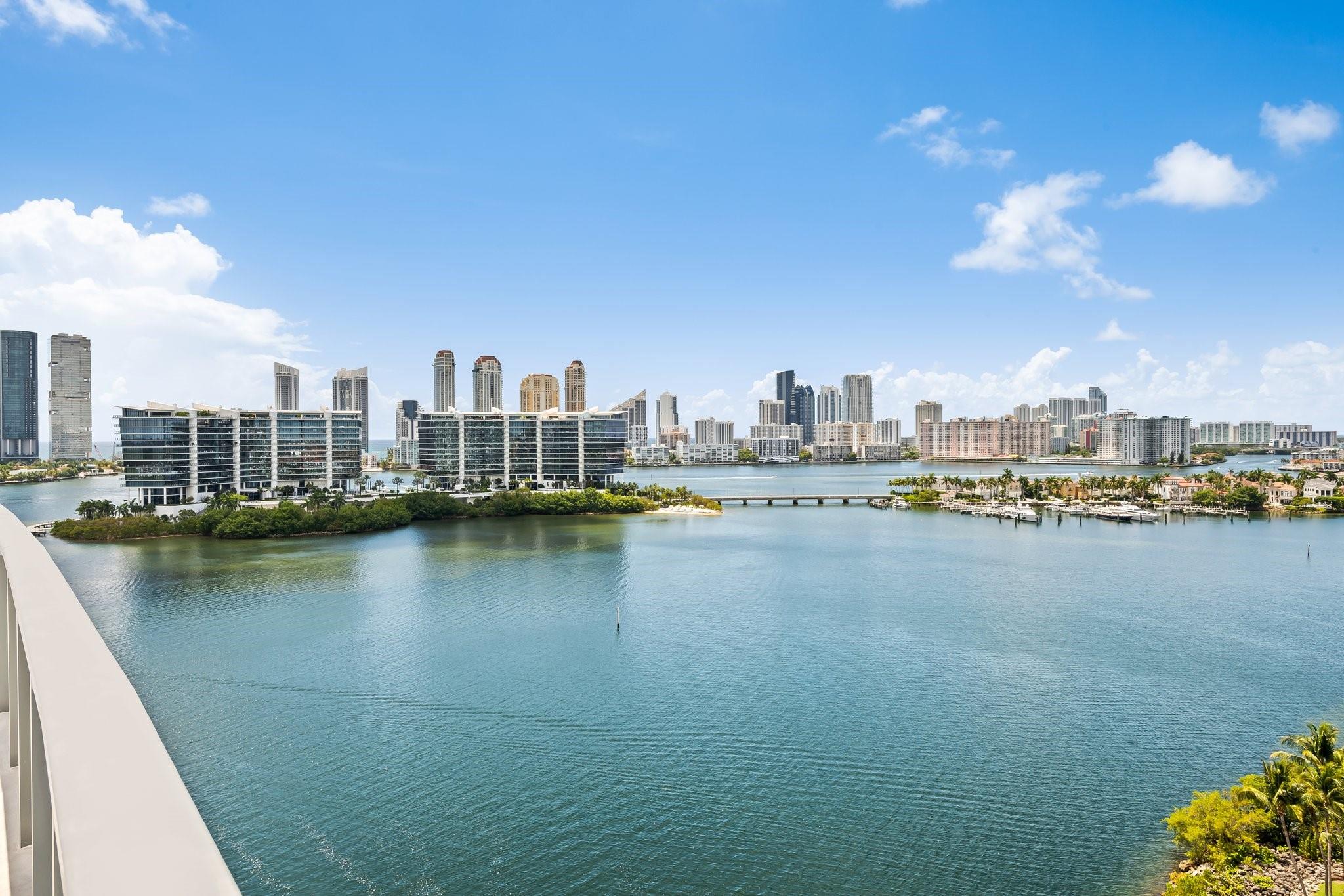 Apartamento à Venda em Aventura, FL
