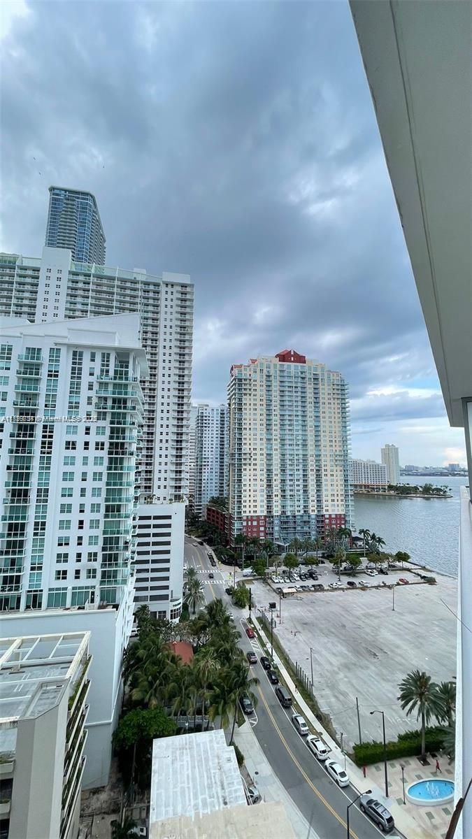 1300 Brickell Bay Dr #1611, Miami FL 33131