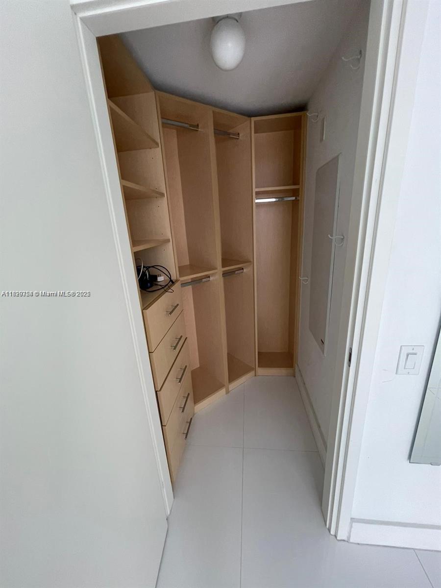 1300 Brickell Bay Dr #1611, Miami FL 33131