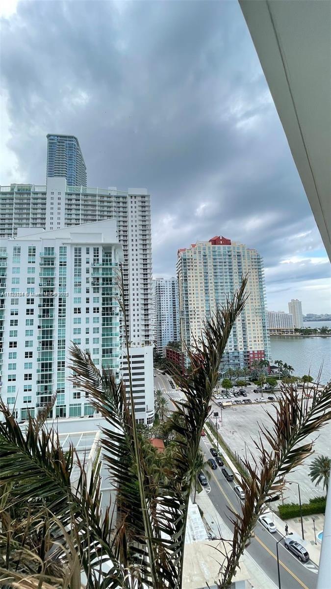 1300 Brickell Bay Dr #1611, Miami FL 33131