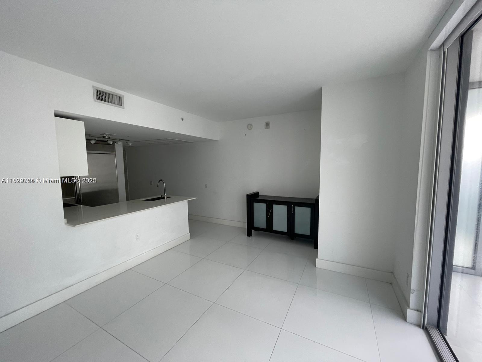 1300 Brickell Bay Dr #1611, Miami FL 33131