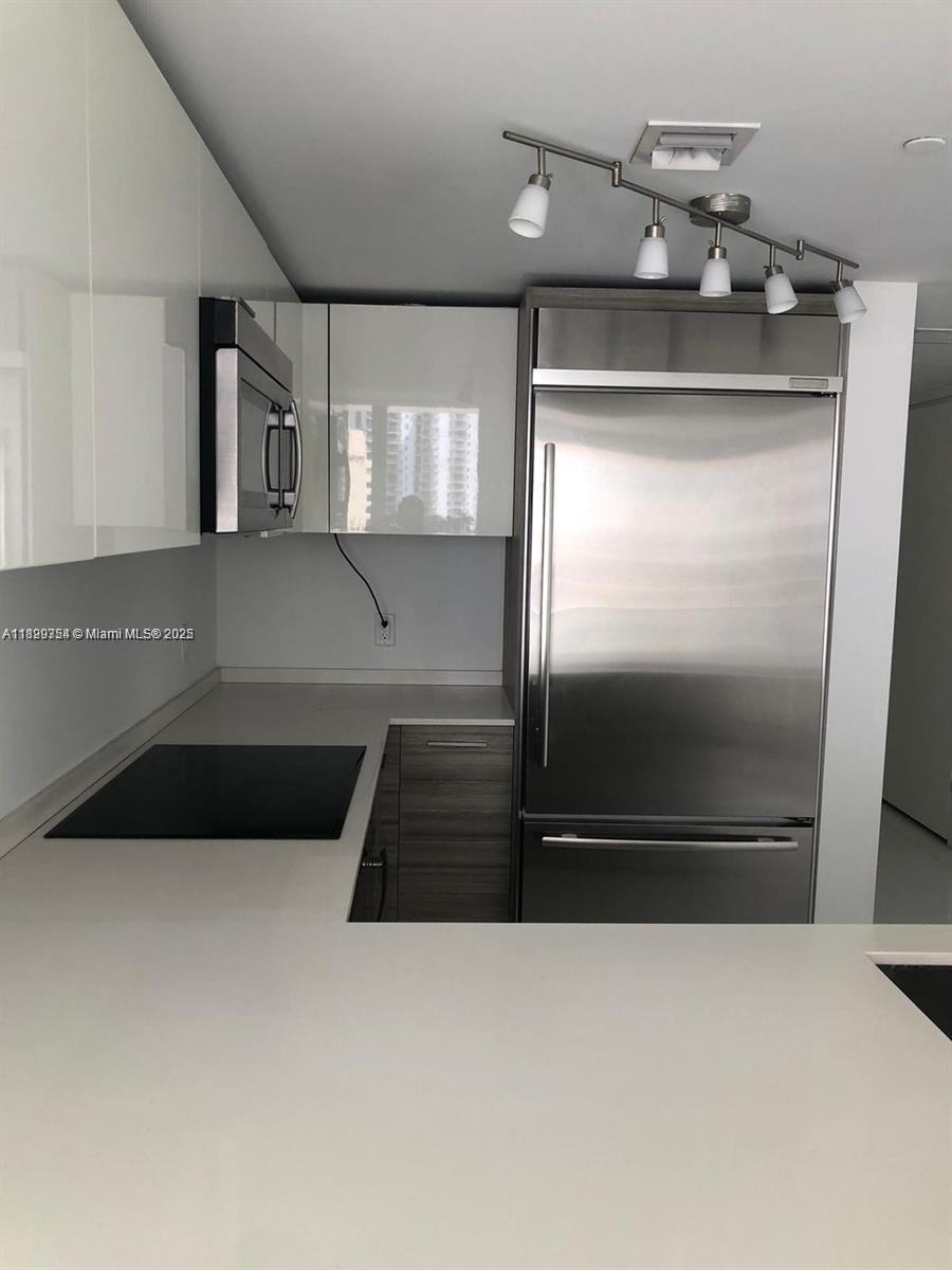 1300 Brickell Bay Dr #1611, Miami FL 33131