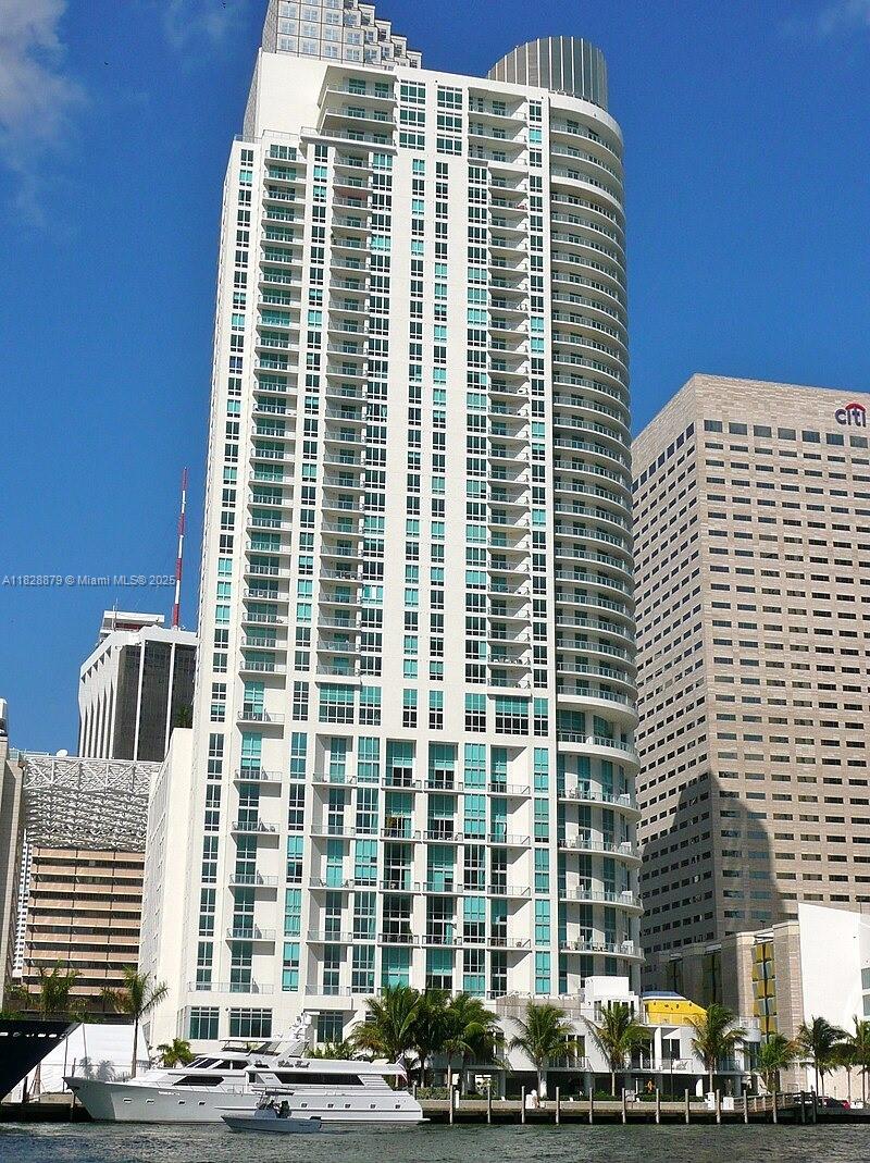 300 S Biscayne Blvd #T-3201, Miami FL 33131
