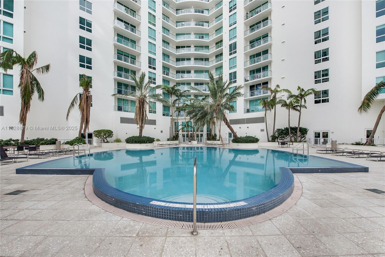 300 S Biscayne Blvd #T-3201, Miami FL 33131