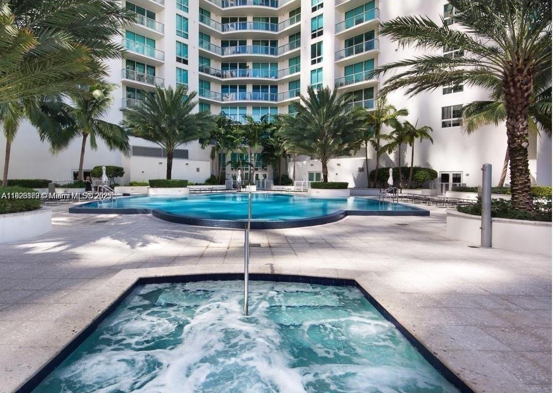 300 S Biscayne Blvd #T-3201, Miami FL 33131