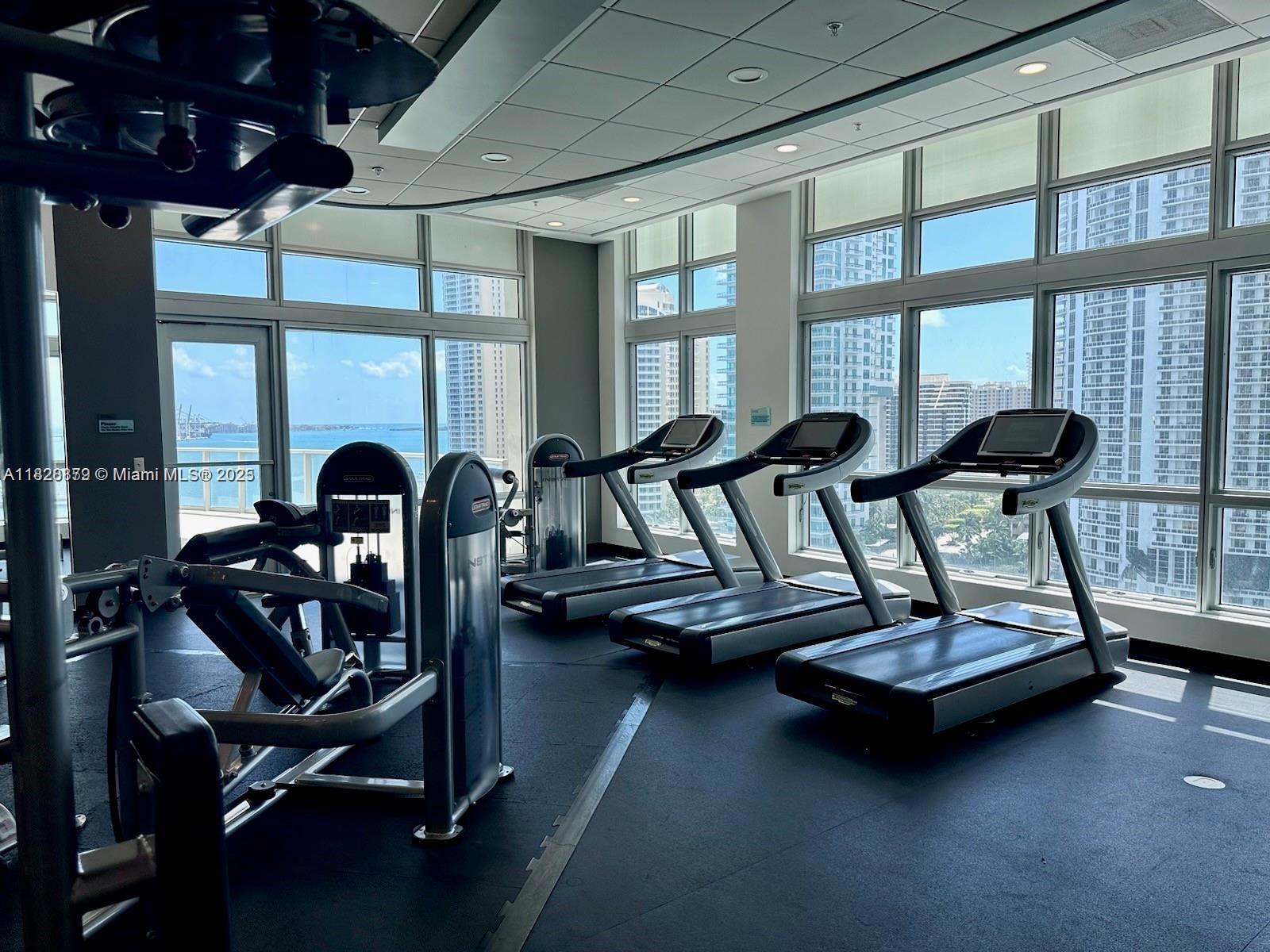 300 S Biscayne Blvd #T-3201, Miami FL 33131