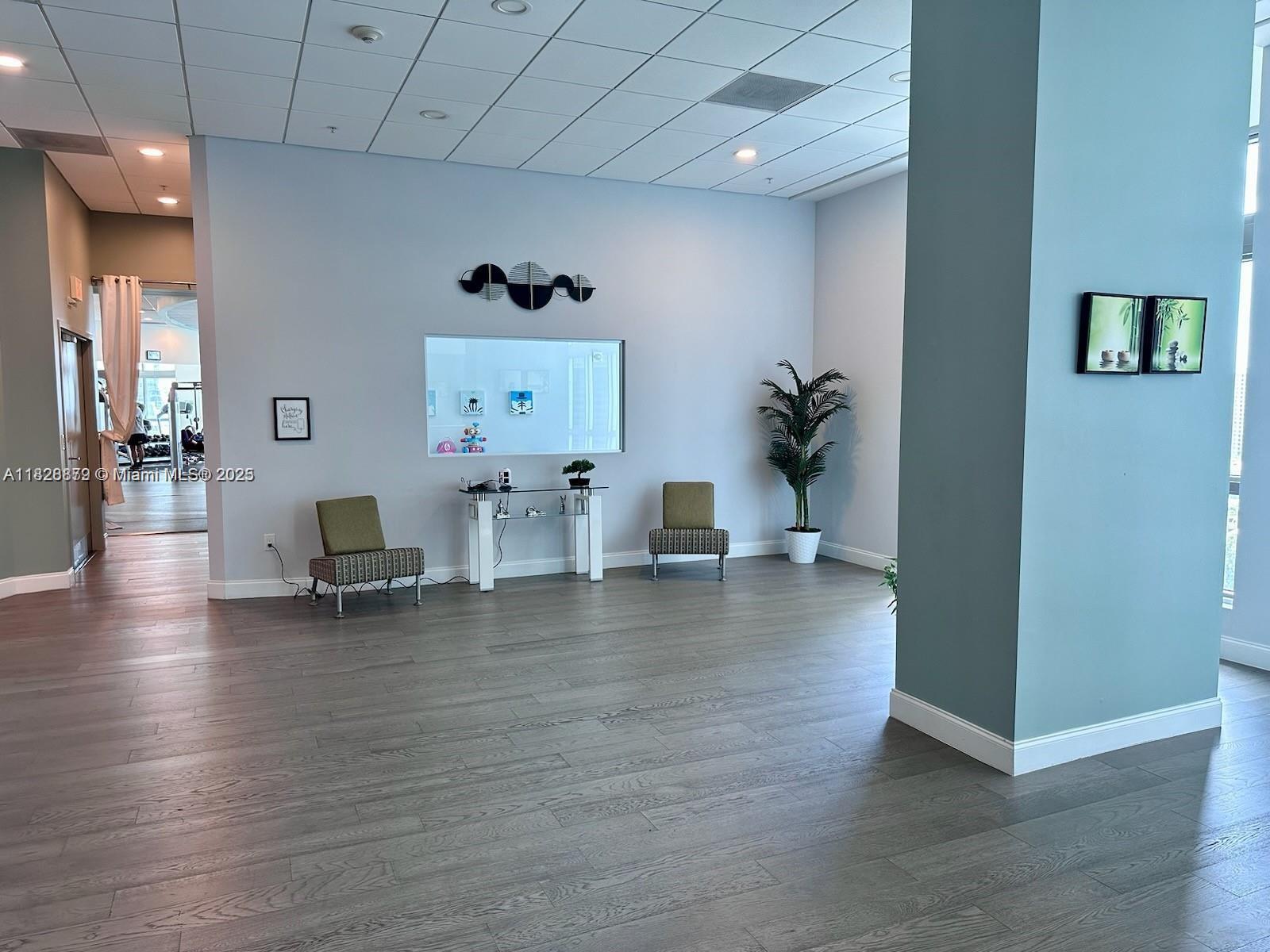 300 S Biscayne Blvd #T-3201, Miami FL 33131
