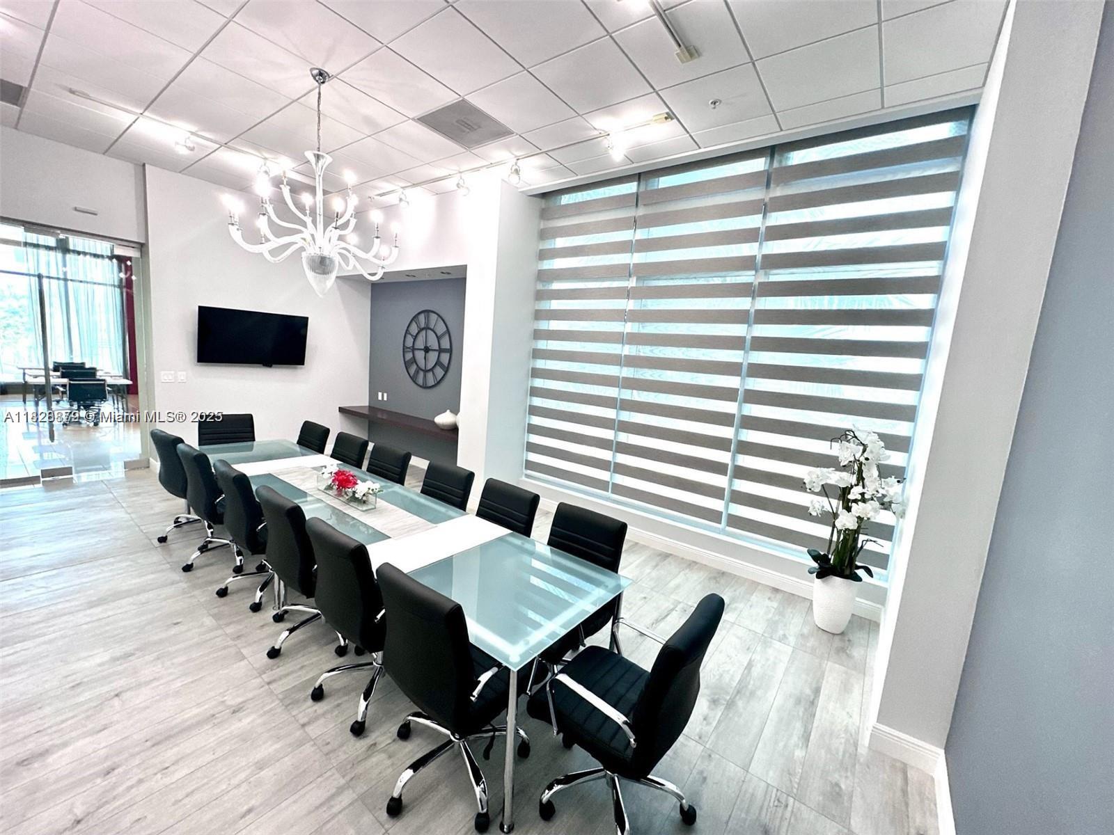 300 S Biscayne Blvd #T-3201, Miami FL 33131