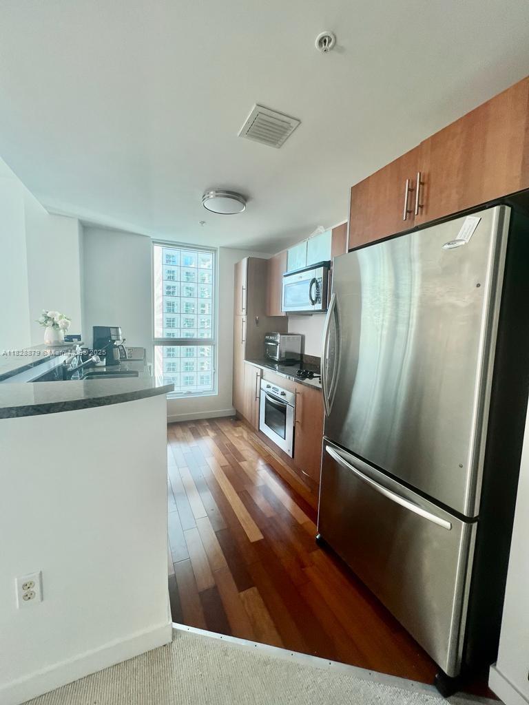 300 S Biscayne Blvd #T-3201, Miami FL 33131
