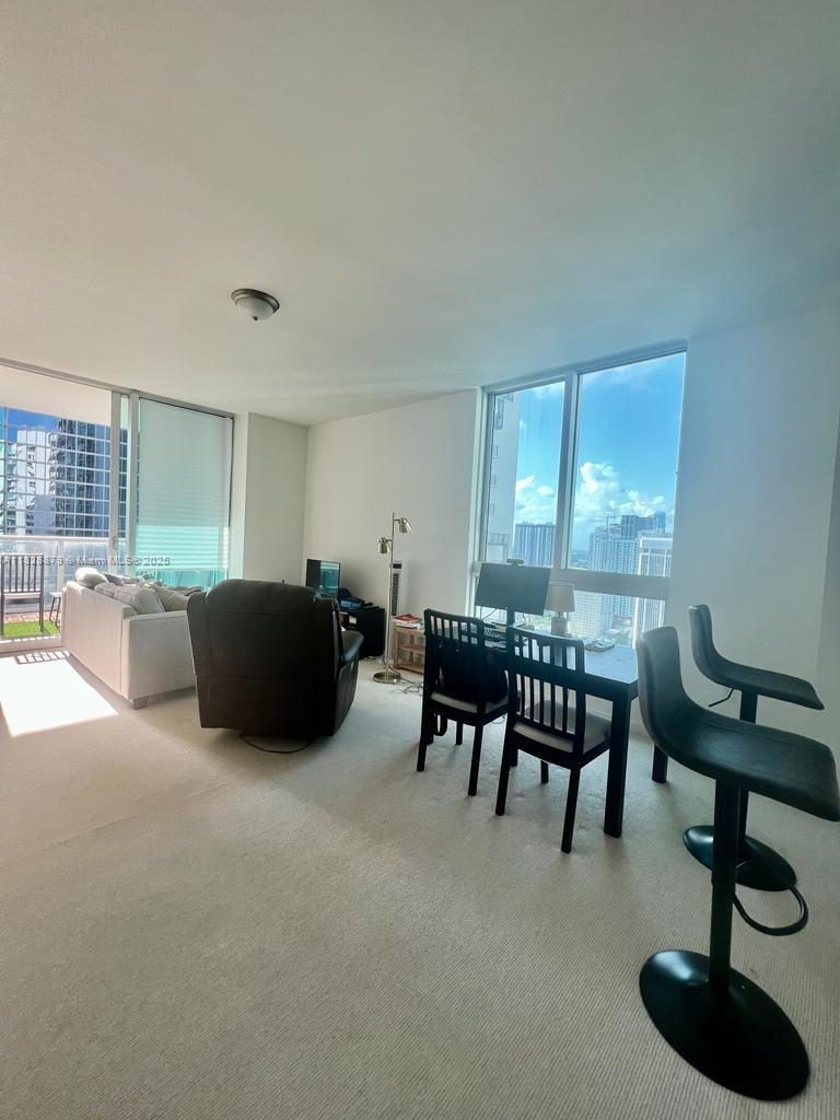 300 S Biscayne Blvd #T-3201, Miami FL 33131