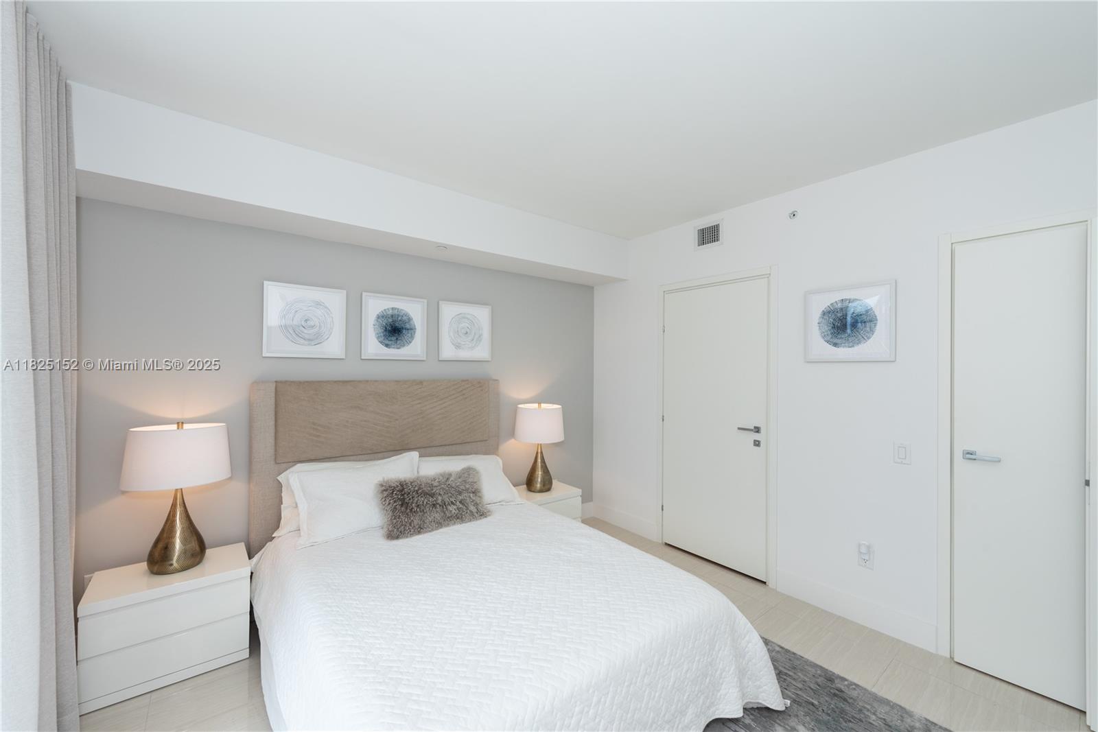 1300 Brickell Bay Dr #2900, Miami FL 33131