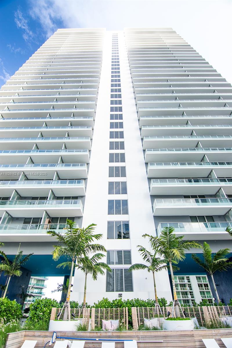 1300 Brickell Bay Dr #2900, Miami FL 33131