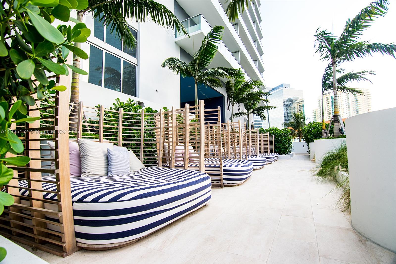 1300 Brickell Bay Dr #2900, Miami FL 33131