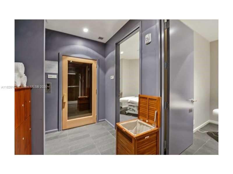 1300 Brickell Bay Dr #2900, Miami FL 33131