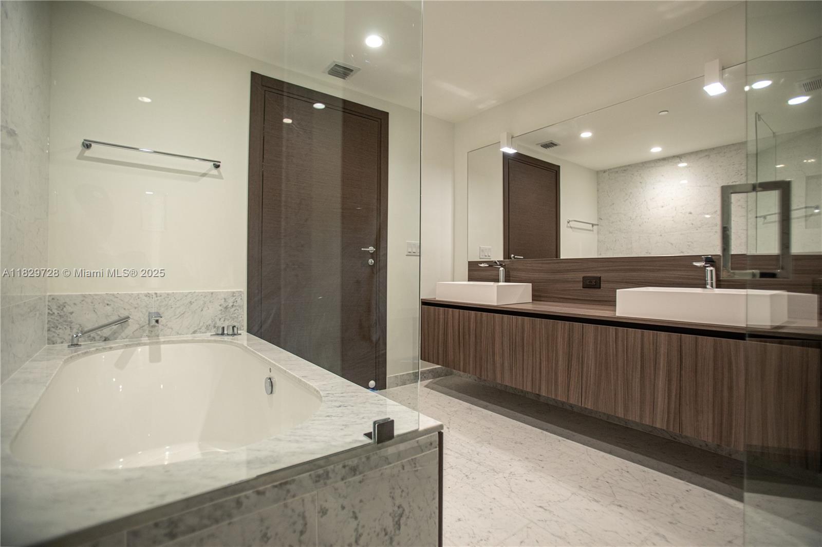 1000 Brickell Plz #2610, Miami FL 33131