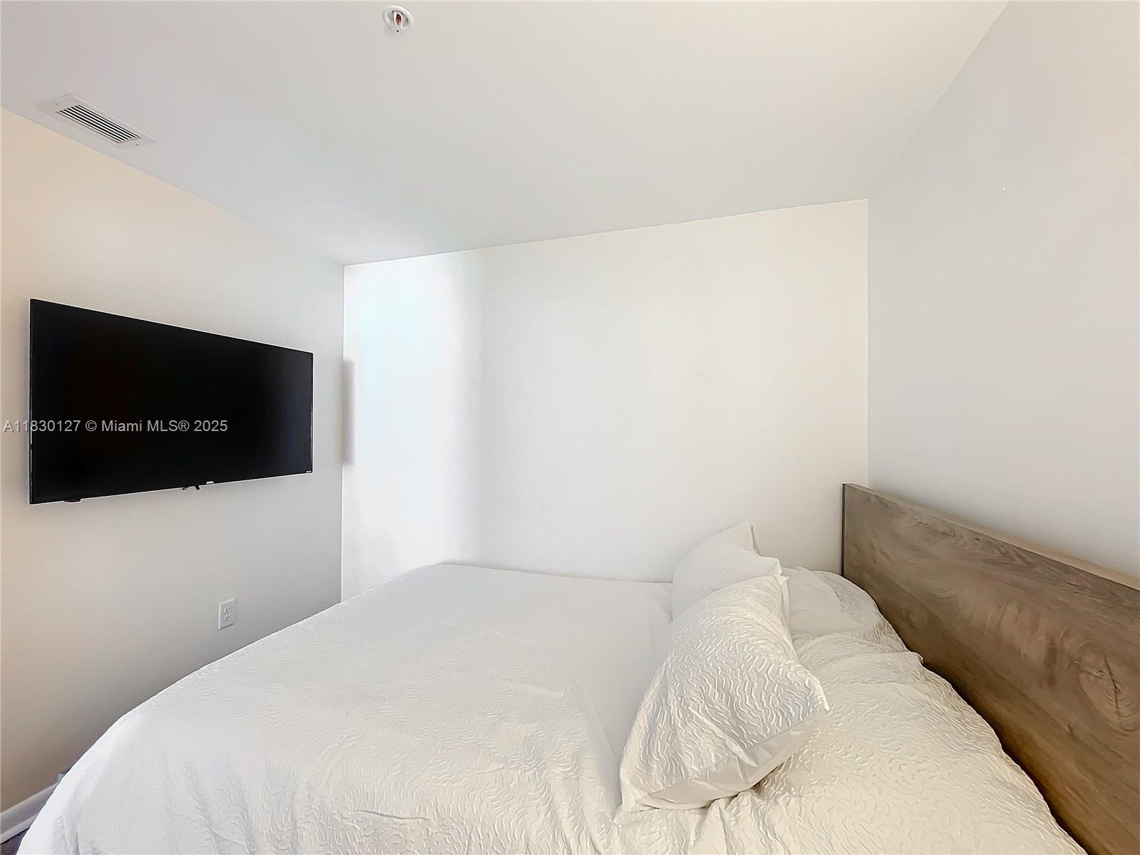244 Biscayne Blvd #1108, Miami FL 33132
