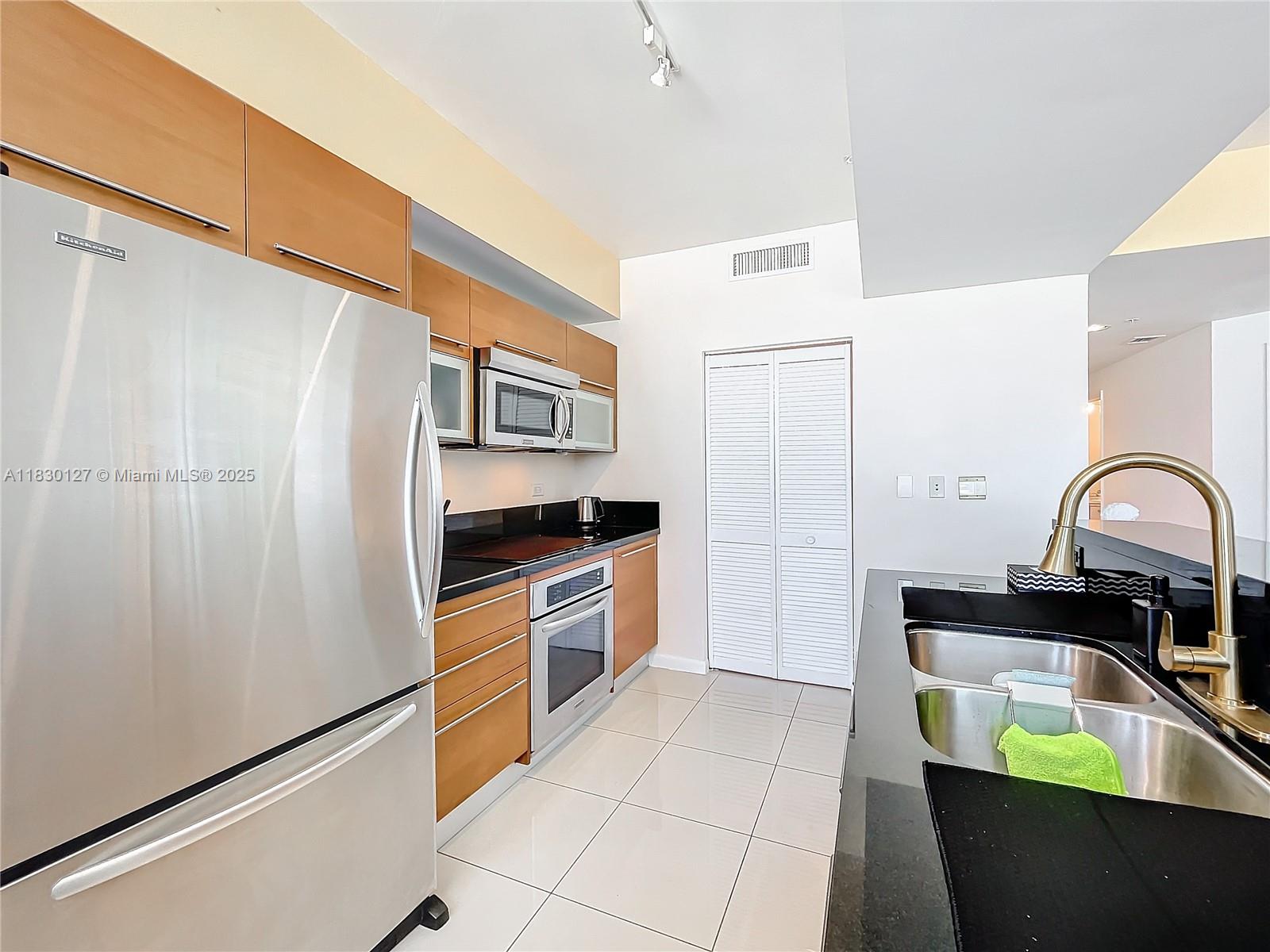 244 Biscayne Blvd #1108, Miami FL 33132