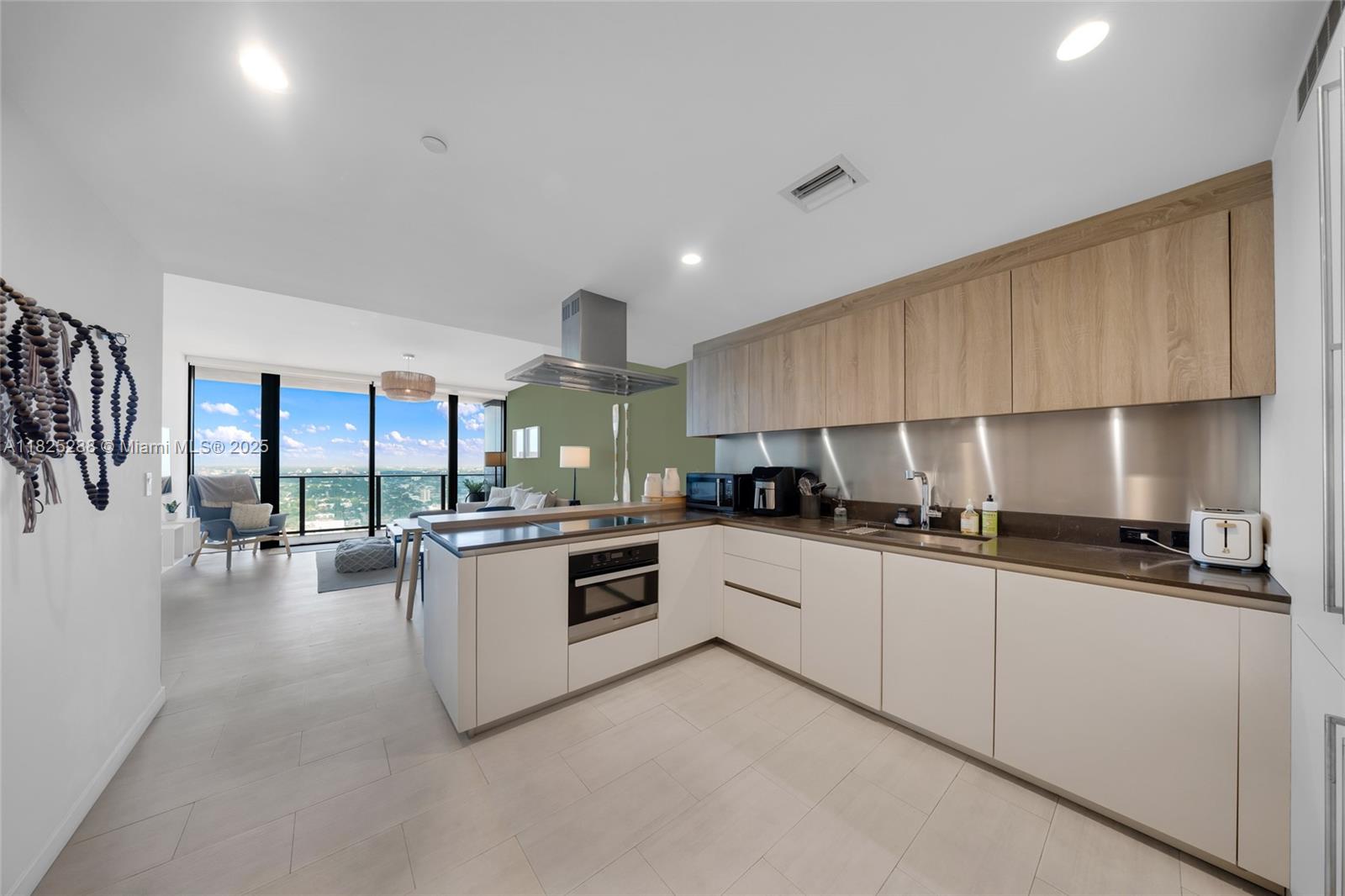 1000 Brickell Plaza #4704, Miami FL 33131