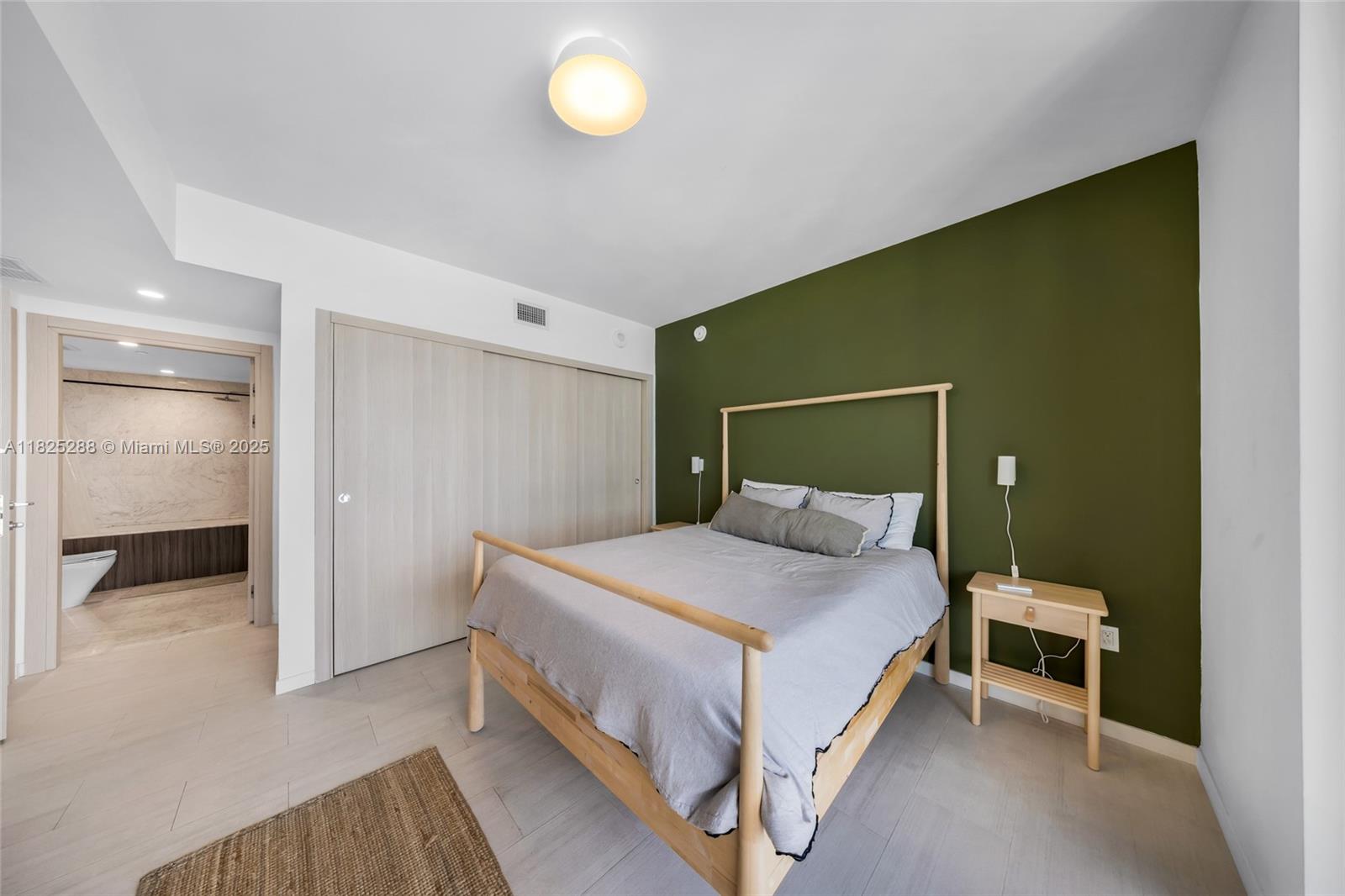 1000 Brickell Plaza #4704, Miami FL 33131