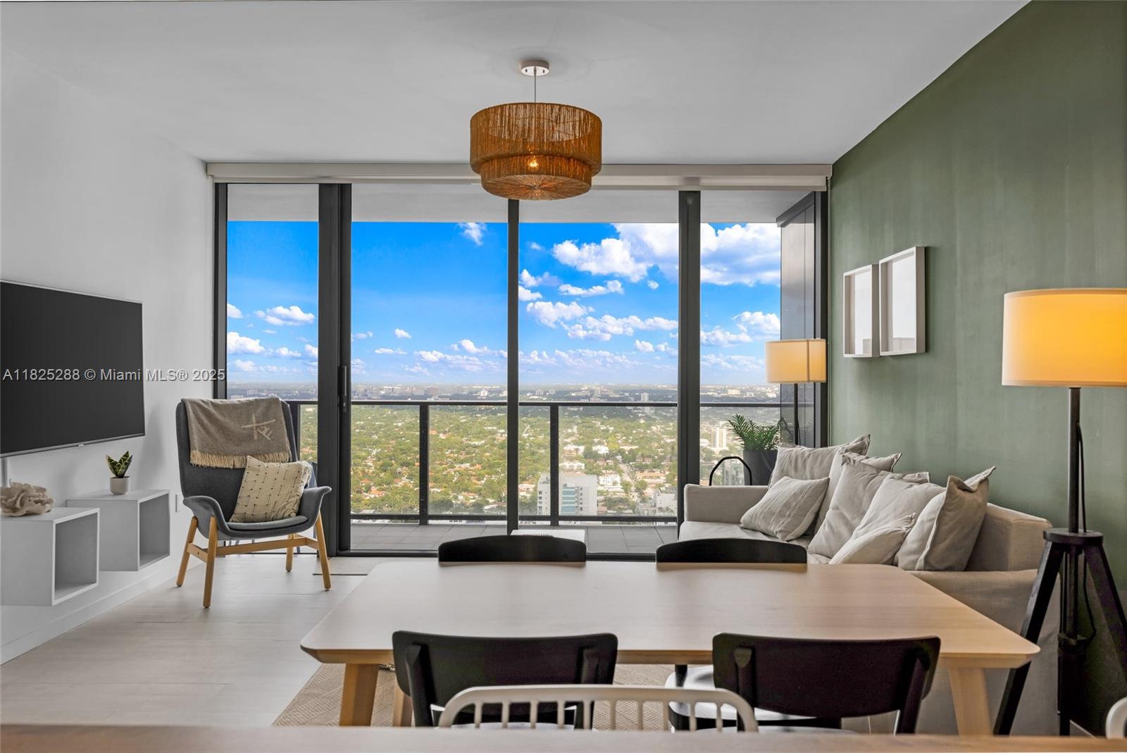 1000 Brickell Plaza #4704, Miami FL 33131