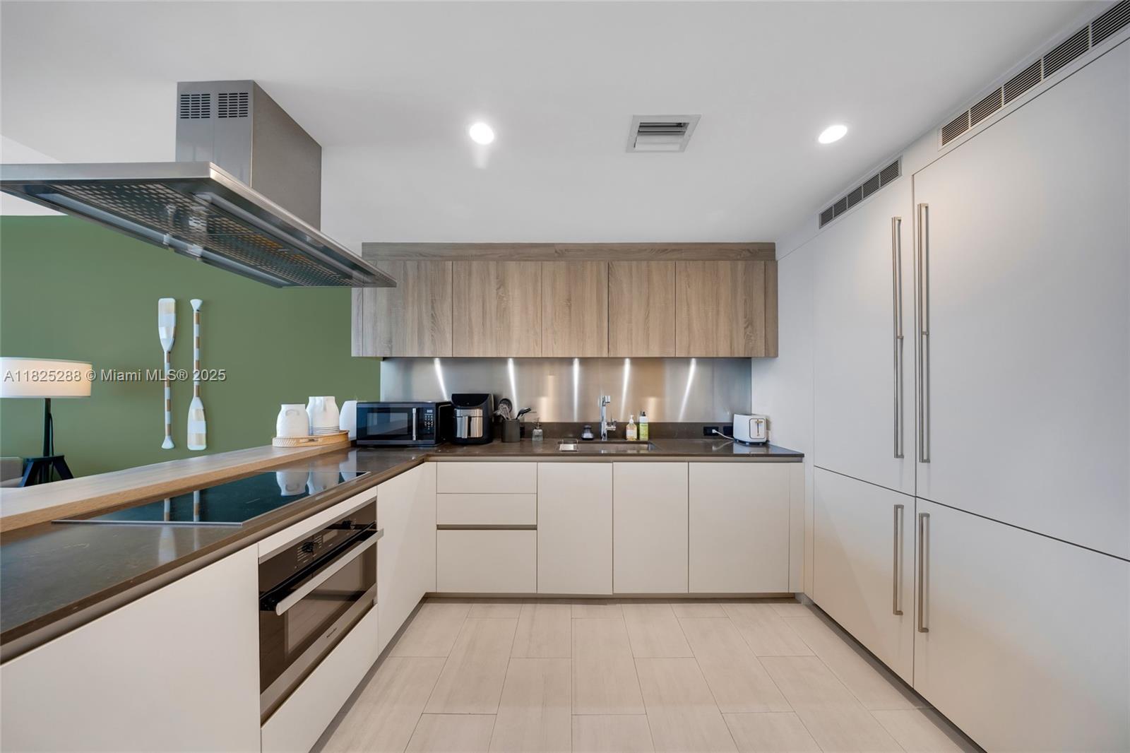 1000 Brickell Plaza #4704, Miami FL 33131