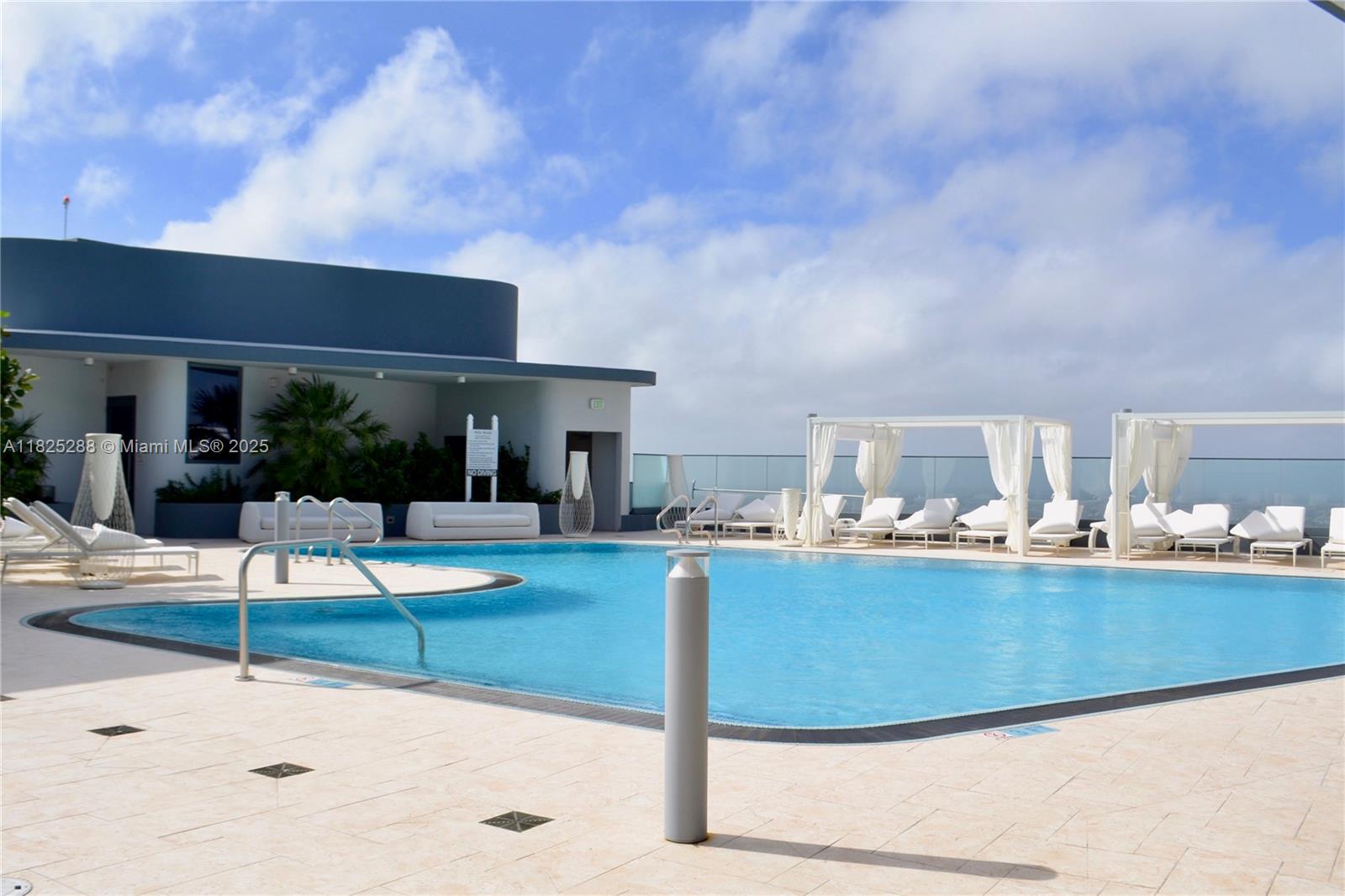 1000 Brickell Plaza #4704, Miami FL 33131