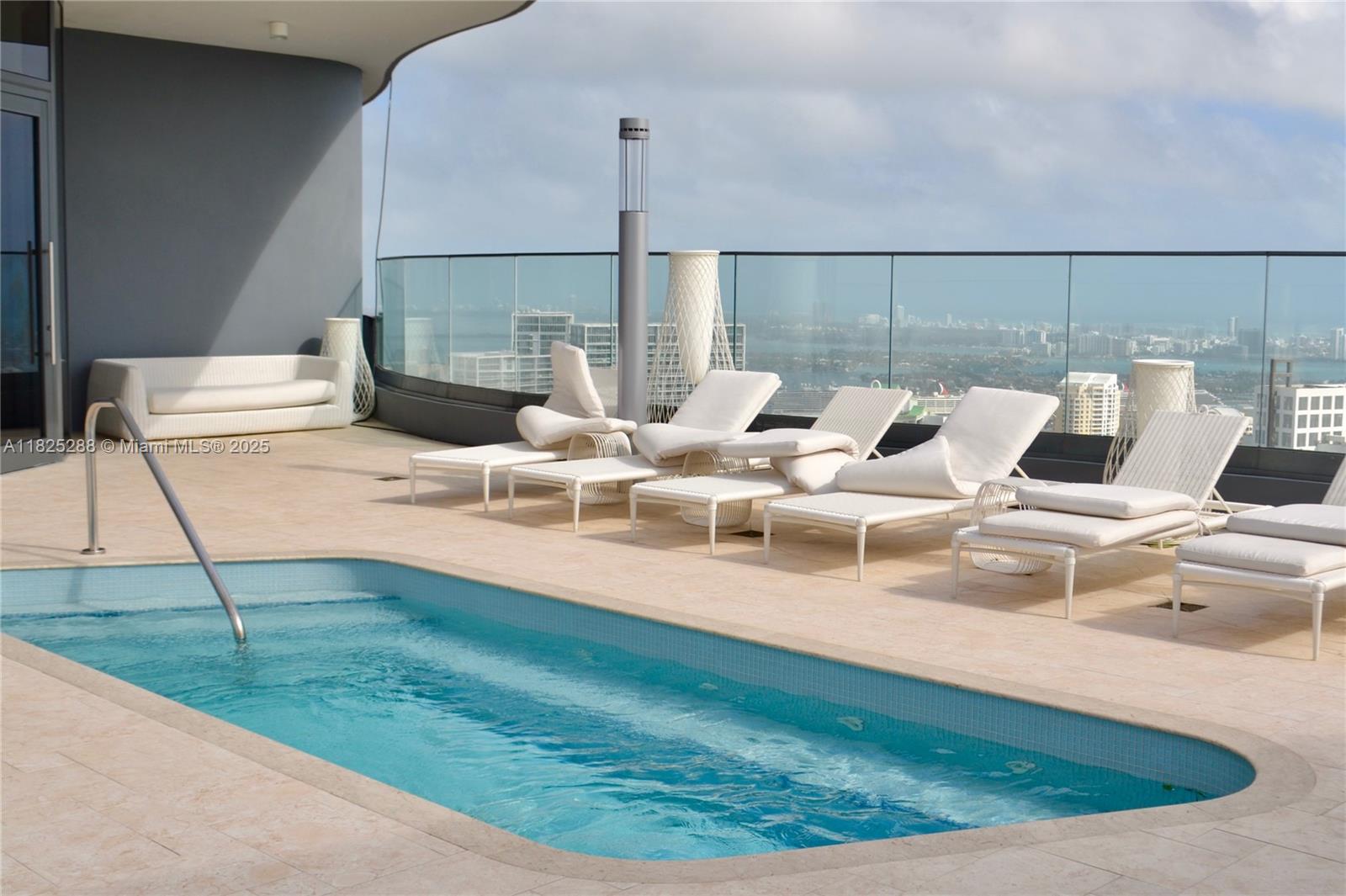 1000 Brickell Plaza #4704, Miami FL 33131