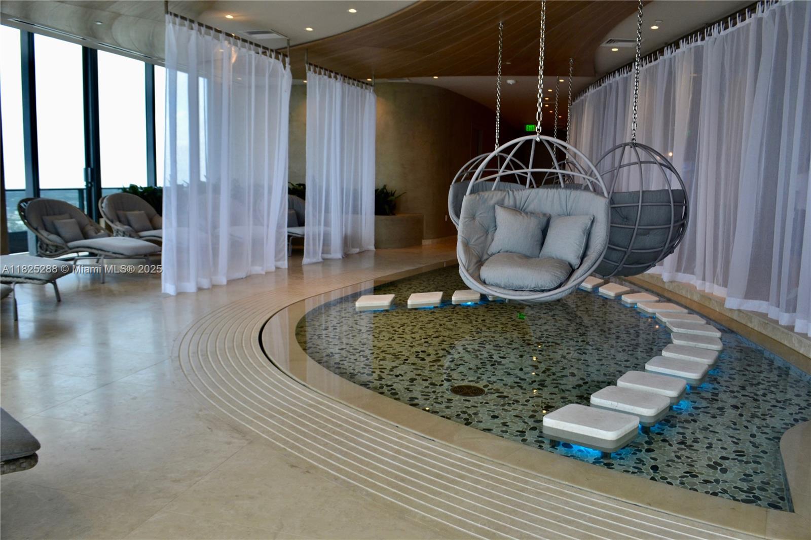 1000 Brickell Plaza #4704, Miami FL 33131