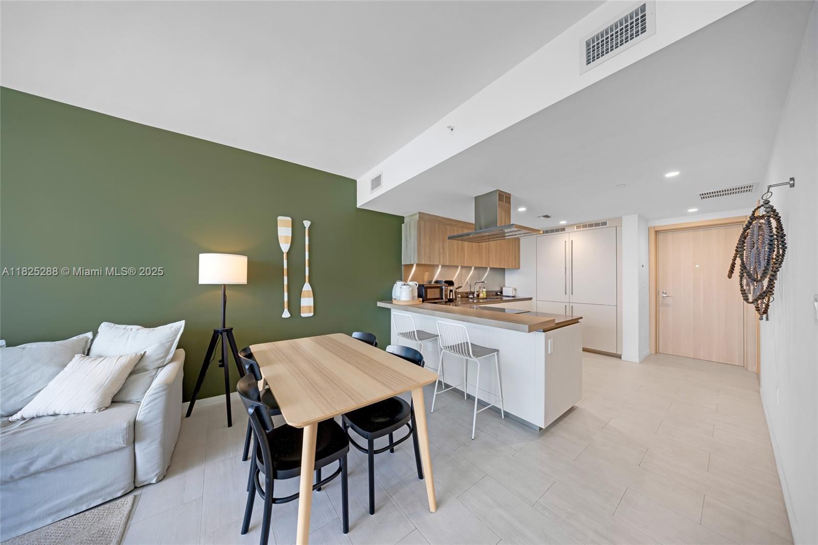 1000 Brickell Plaza #4704, Miami FL 33131