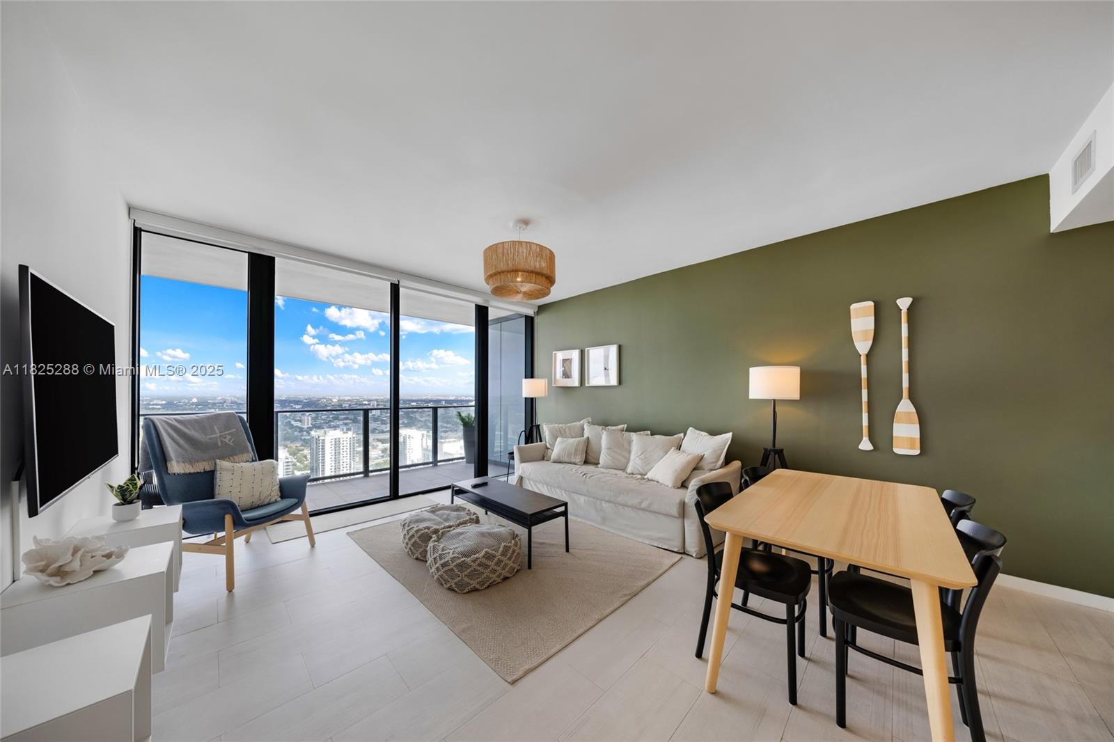 1000 Brickell Plaza #4704, Miami FL 33131