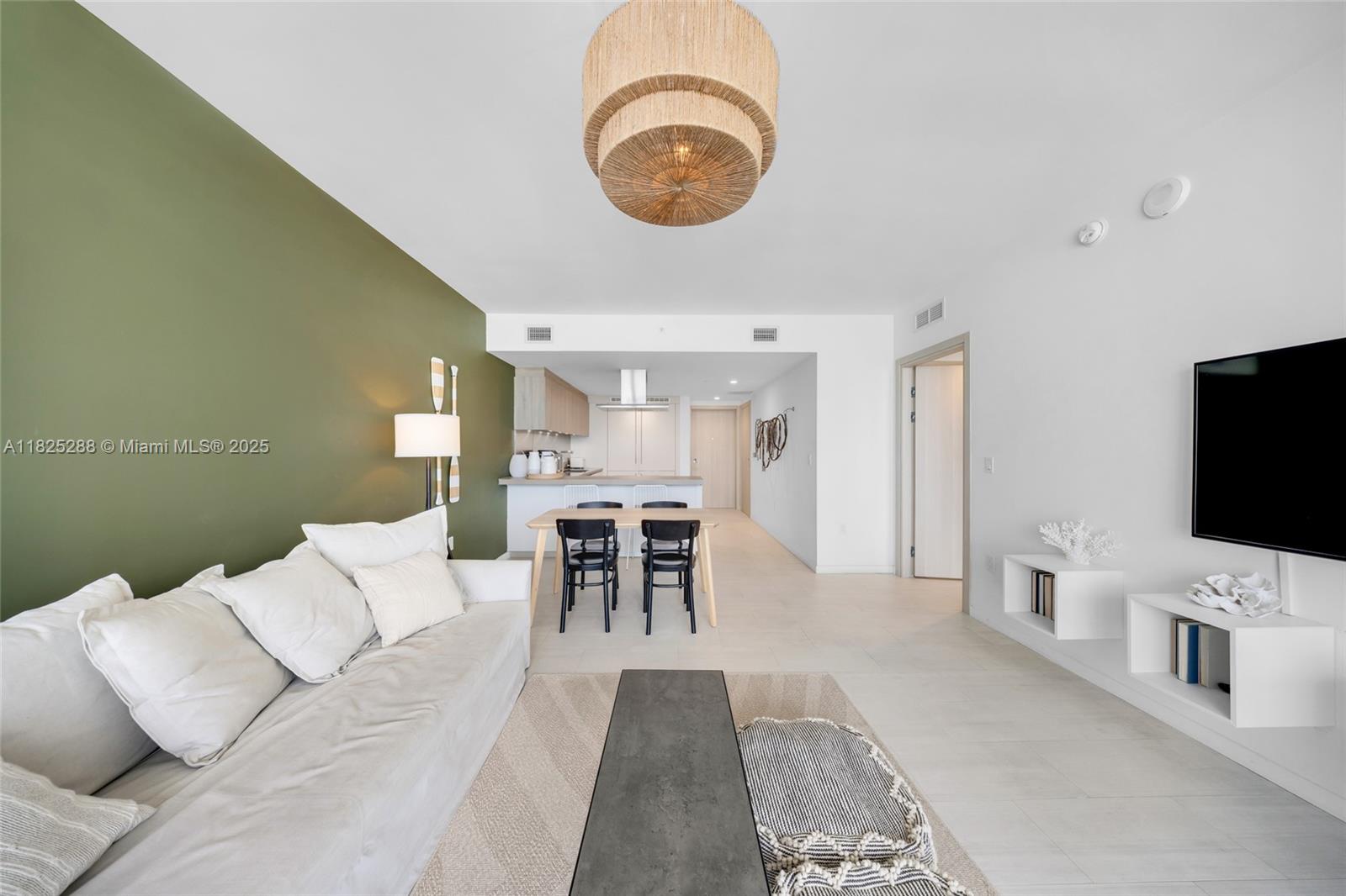 1000 Brickell Plaza #4704, Miami FL 33131