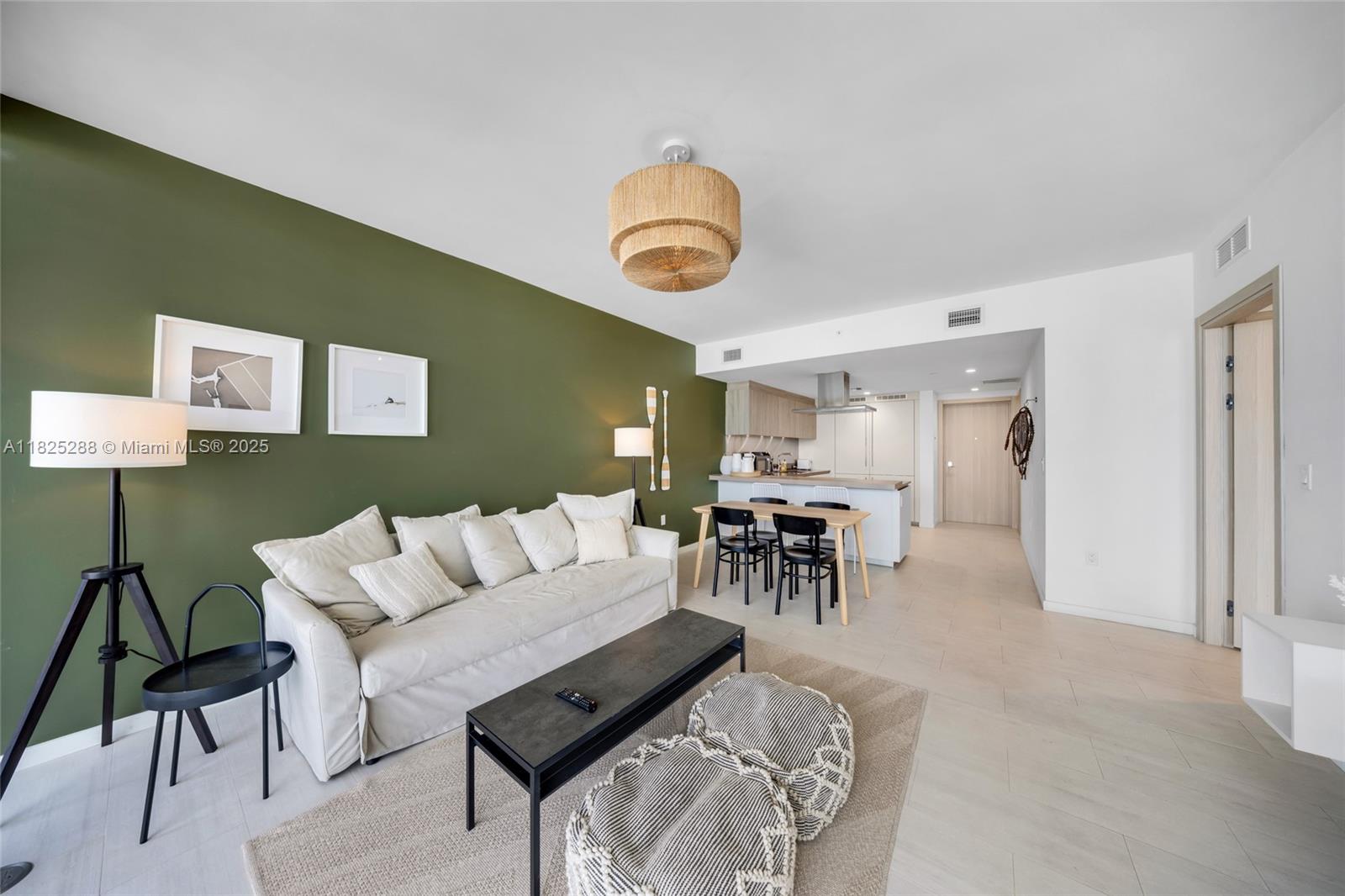 1000 Brickell Plaza #4704, Miami FL 33131