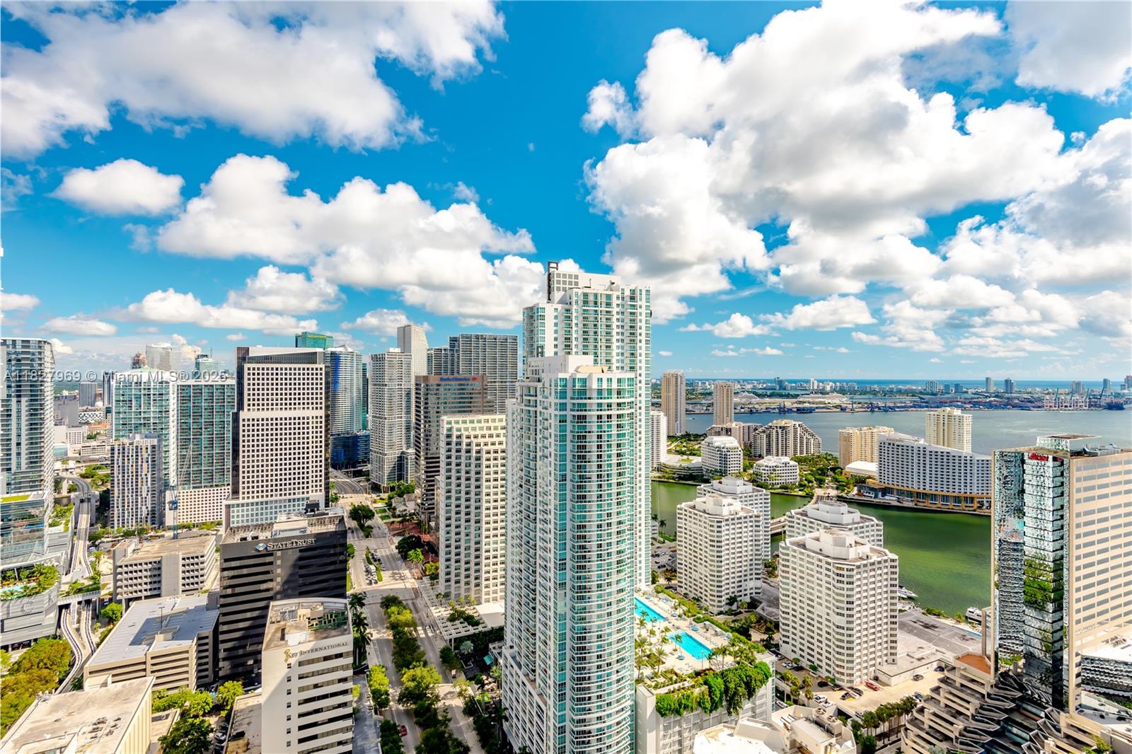 Apartamento para Alugar em Miami, FL