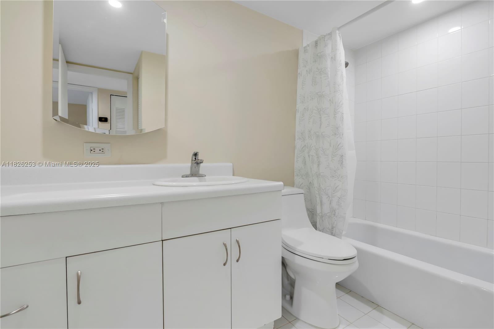 7204 Fairway Dr #I25, Miami Lakes, Florida image 12