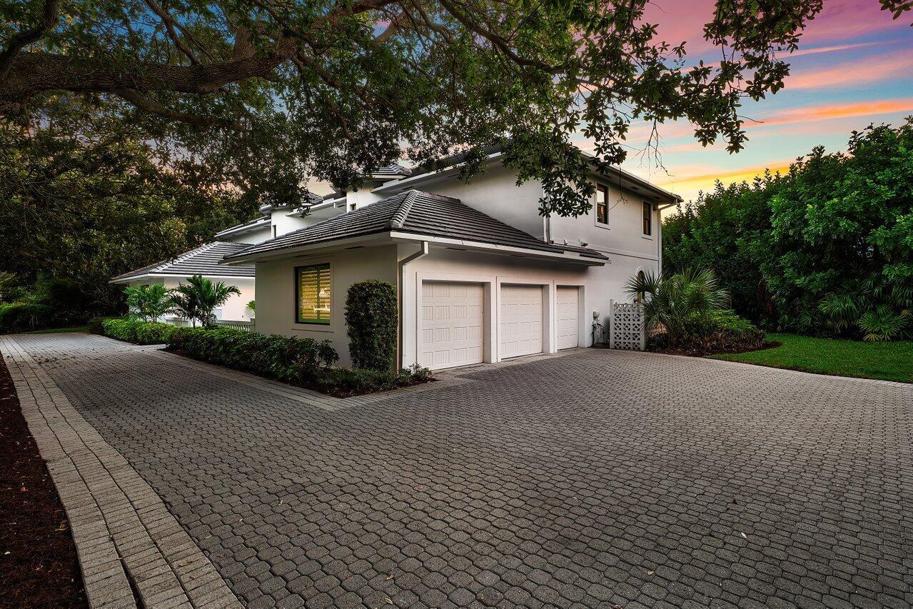 Image to showcase the property located at 18385 SE Village Circle