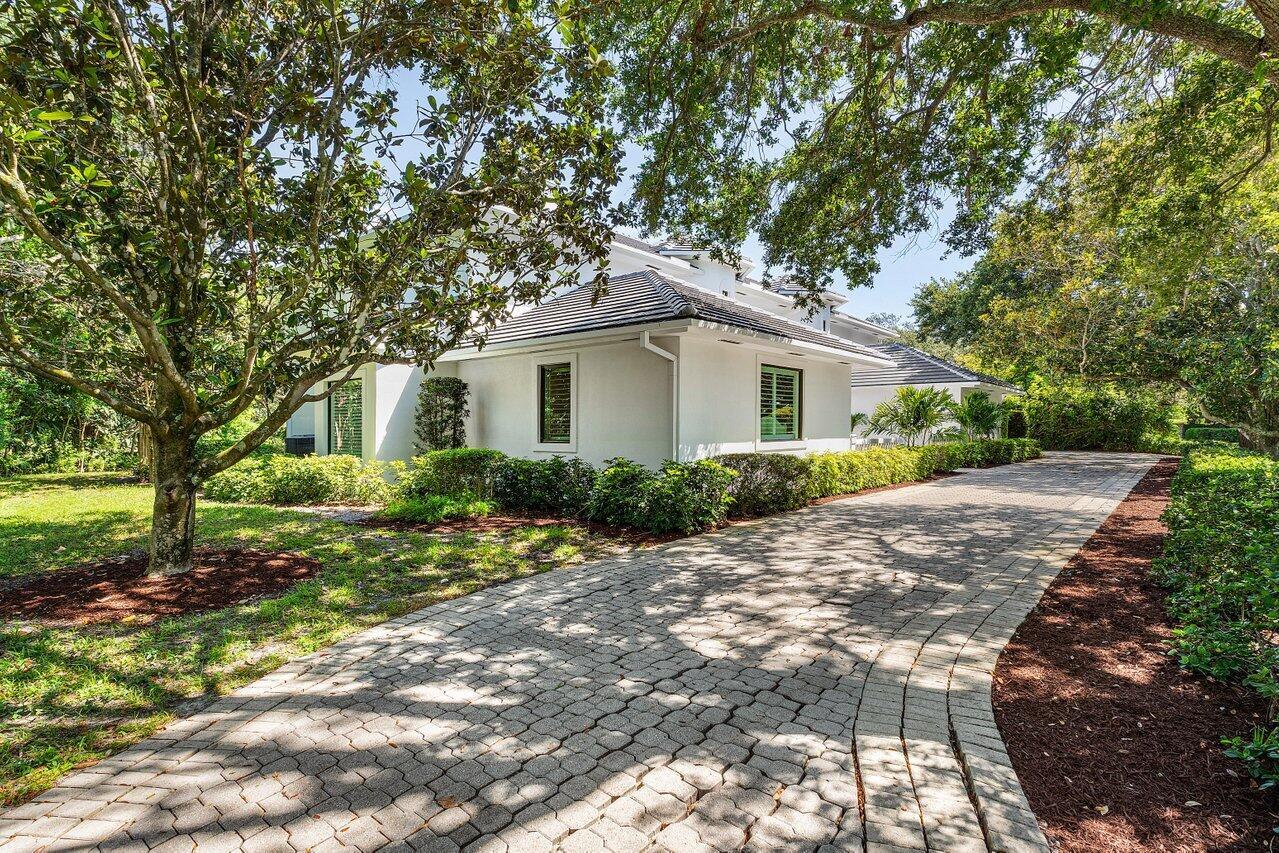 Image to showcase the property located at 18385 SE Village Circle