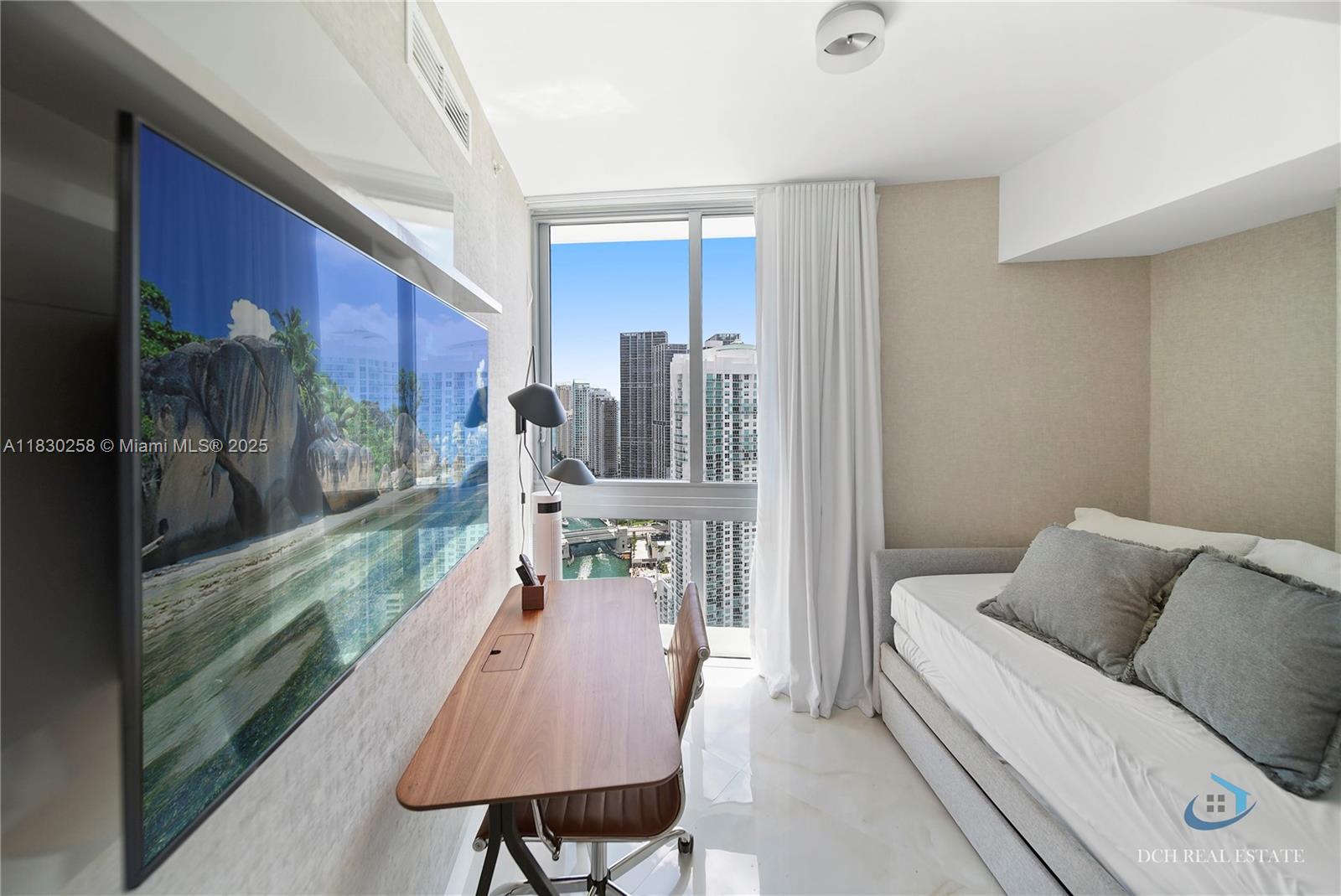 350 S Miami Ave #3902, Miami FL 33130